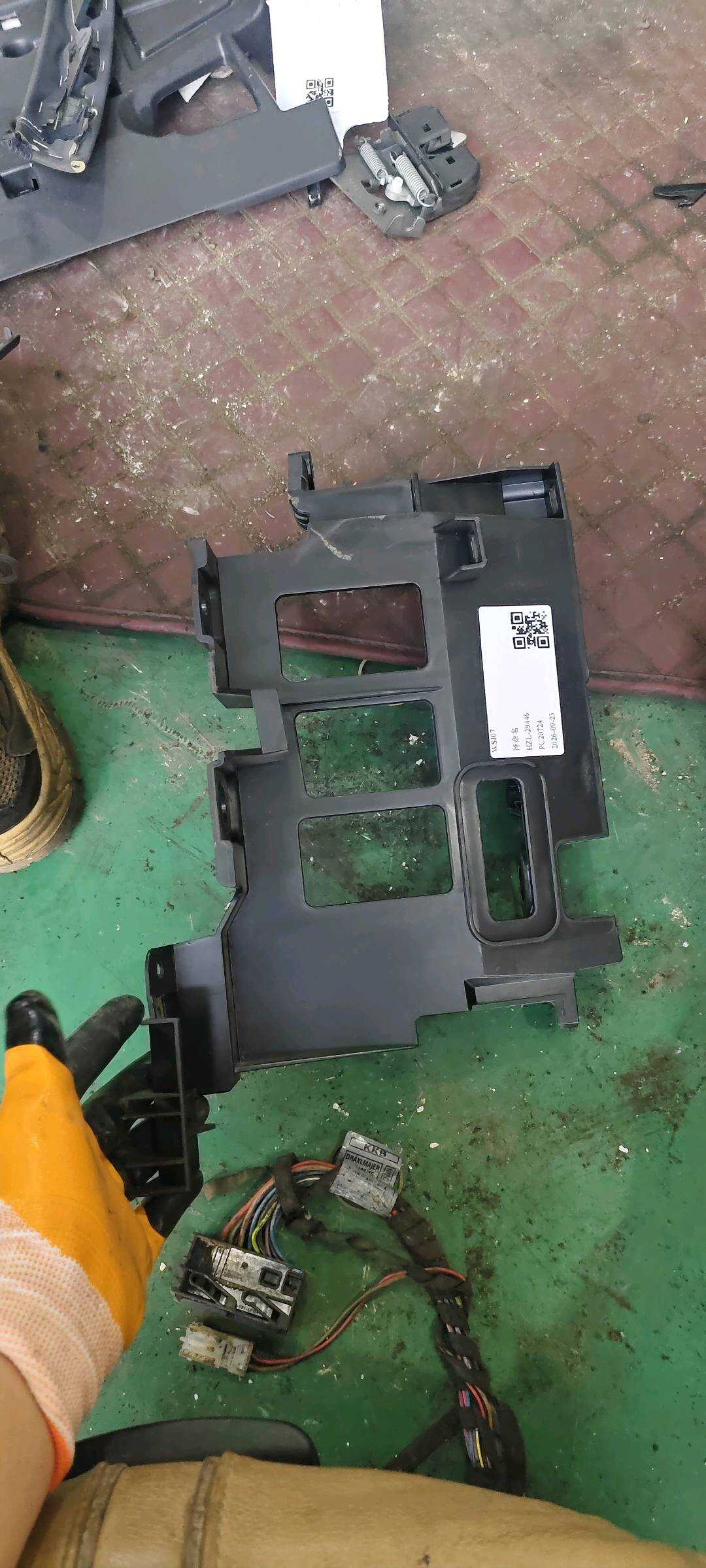 51479139174 架梁 护栏 右