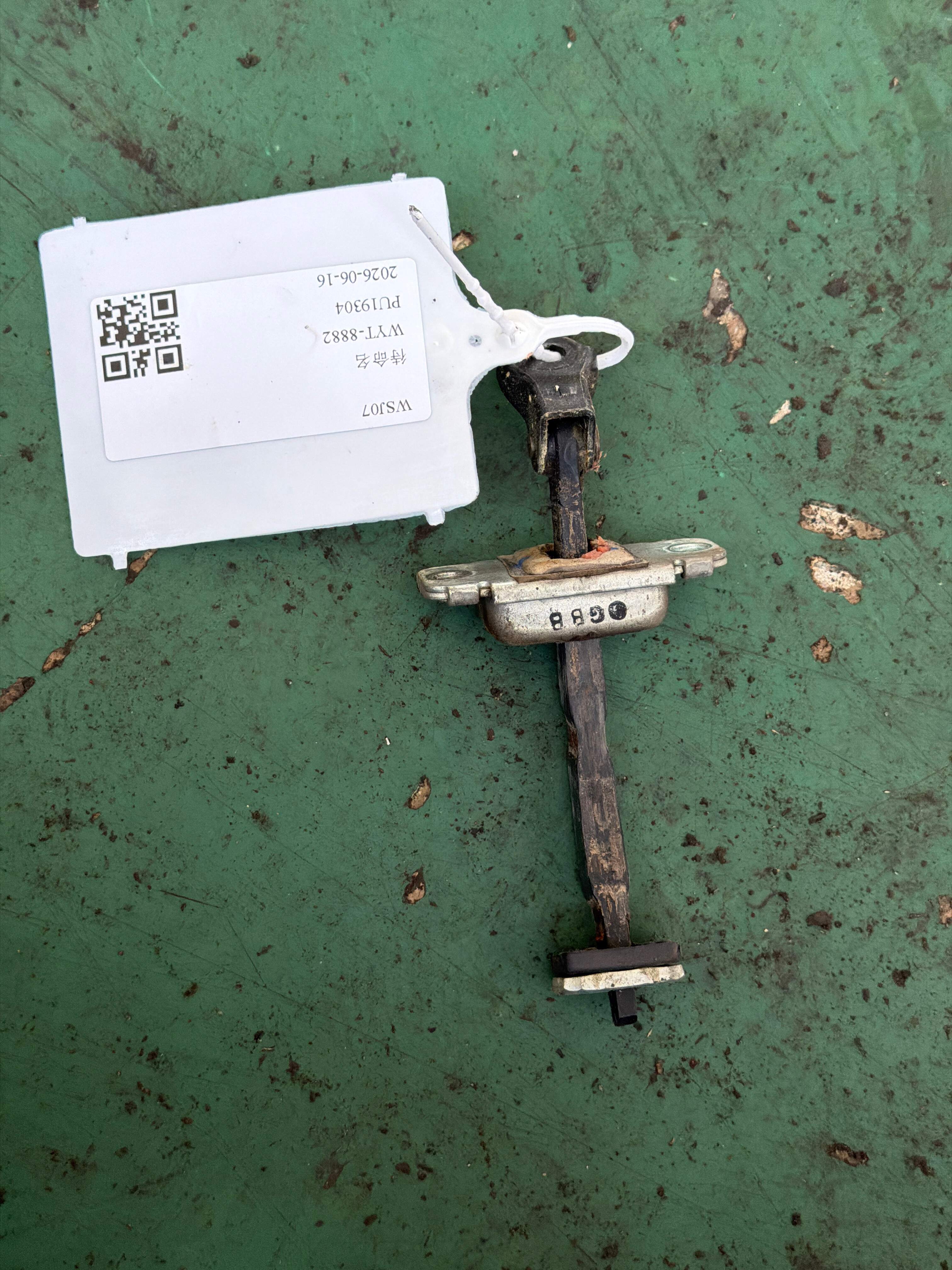 794803S000 后门限位器（左）