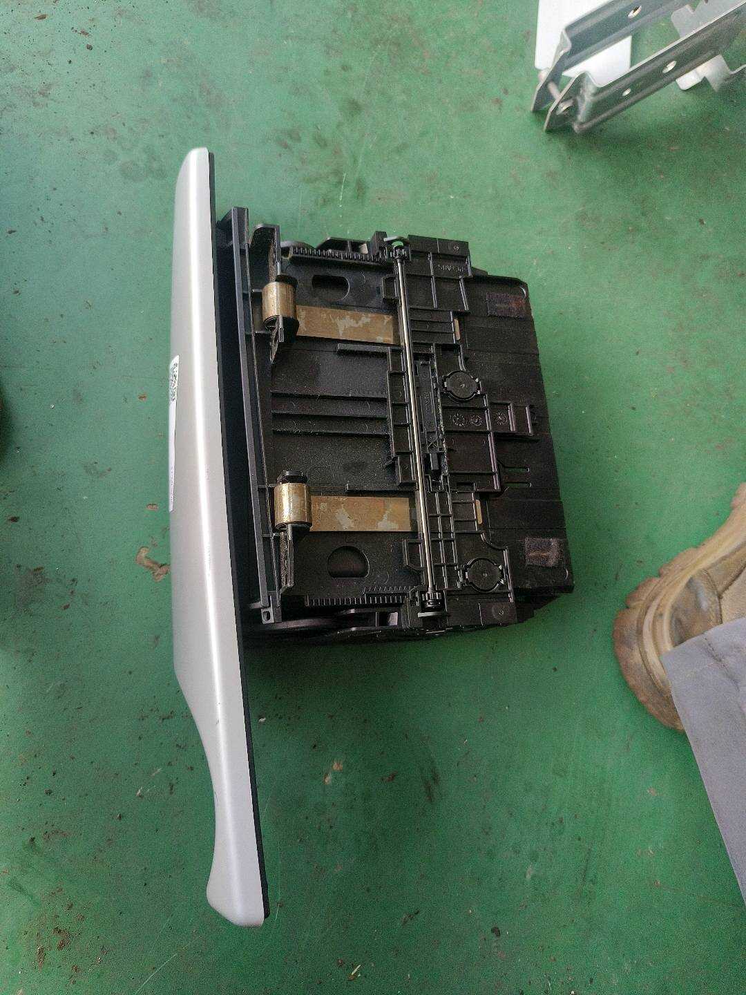 51452754670 仪表台杂物箱