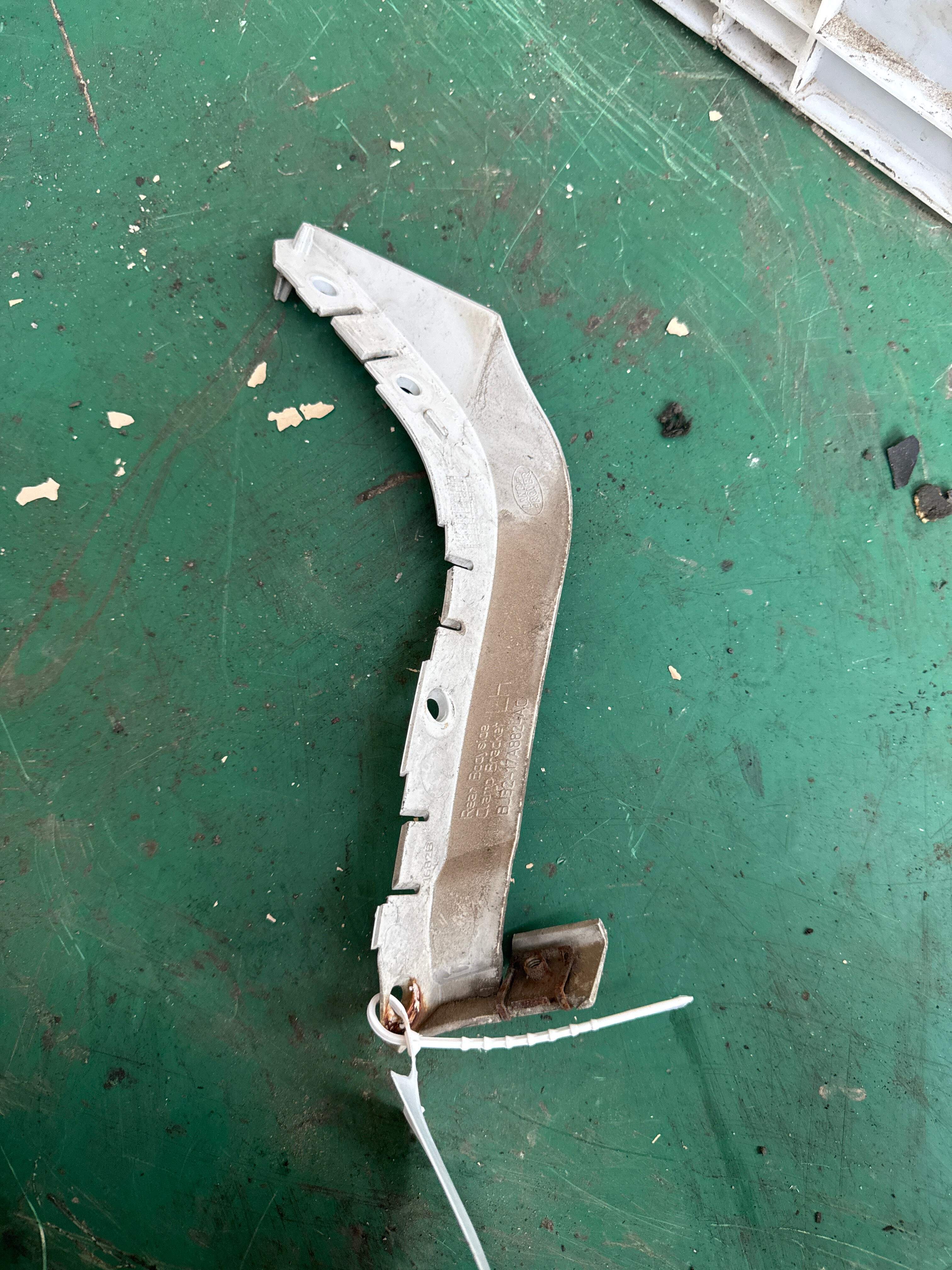 LR035105 Rear Bumper Bracket, Left