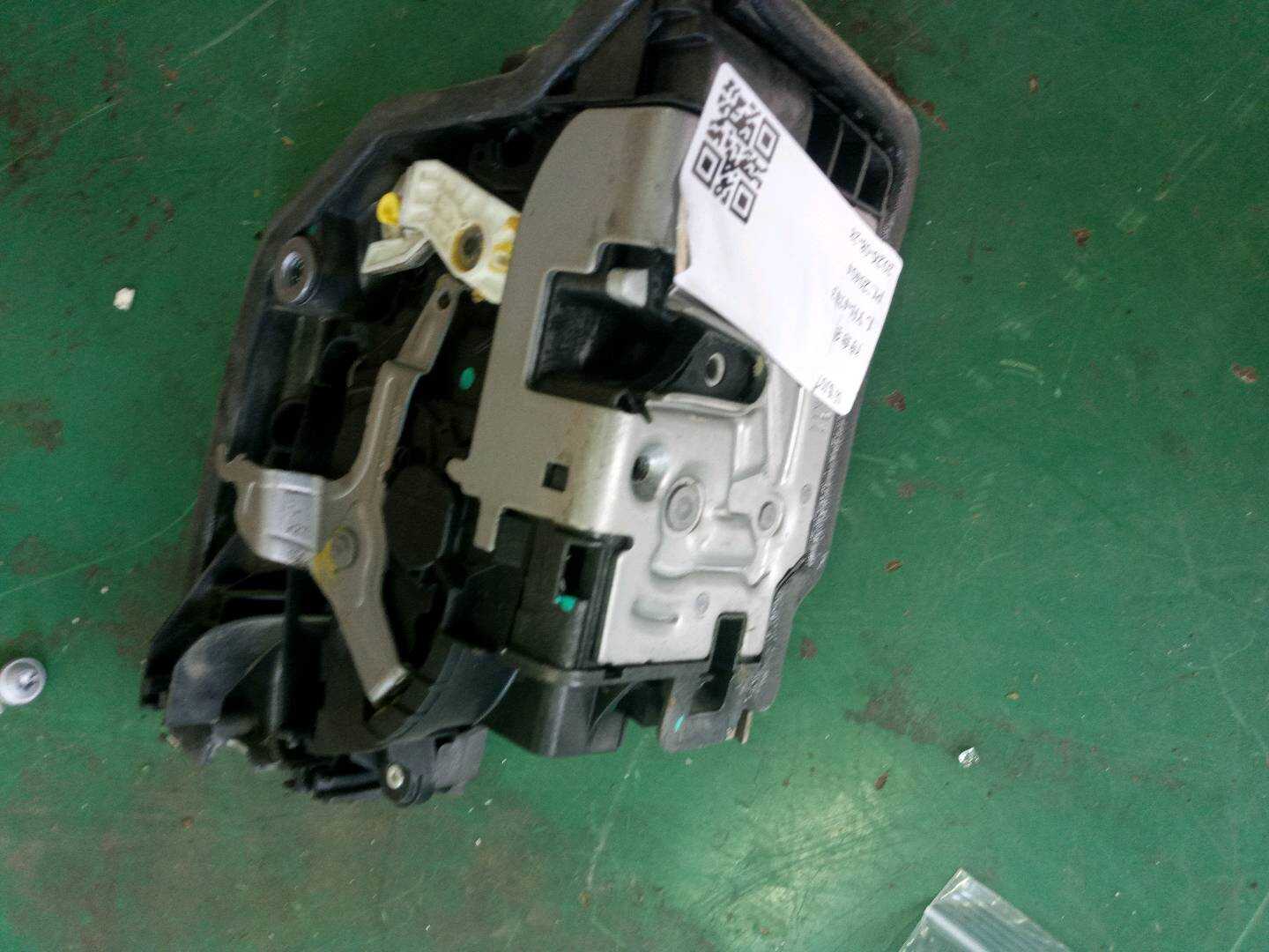 51219482718 前门锁机构（右）