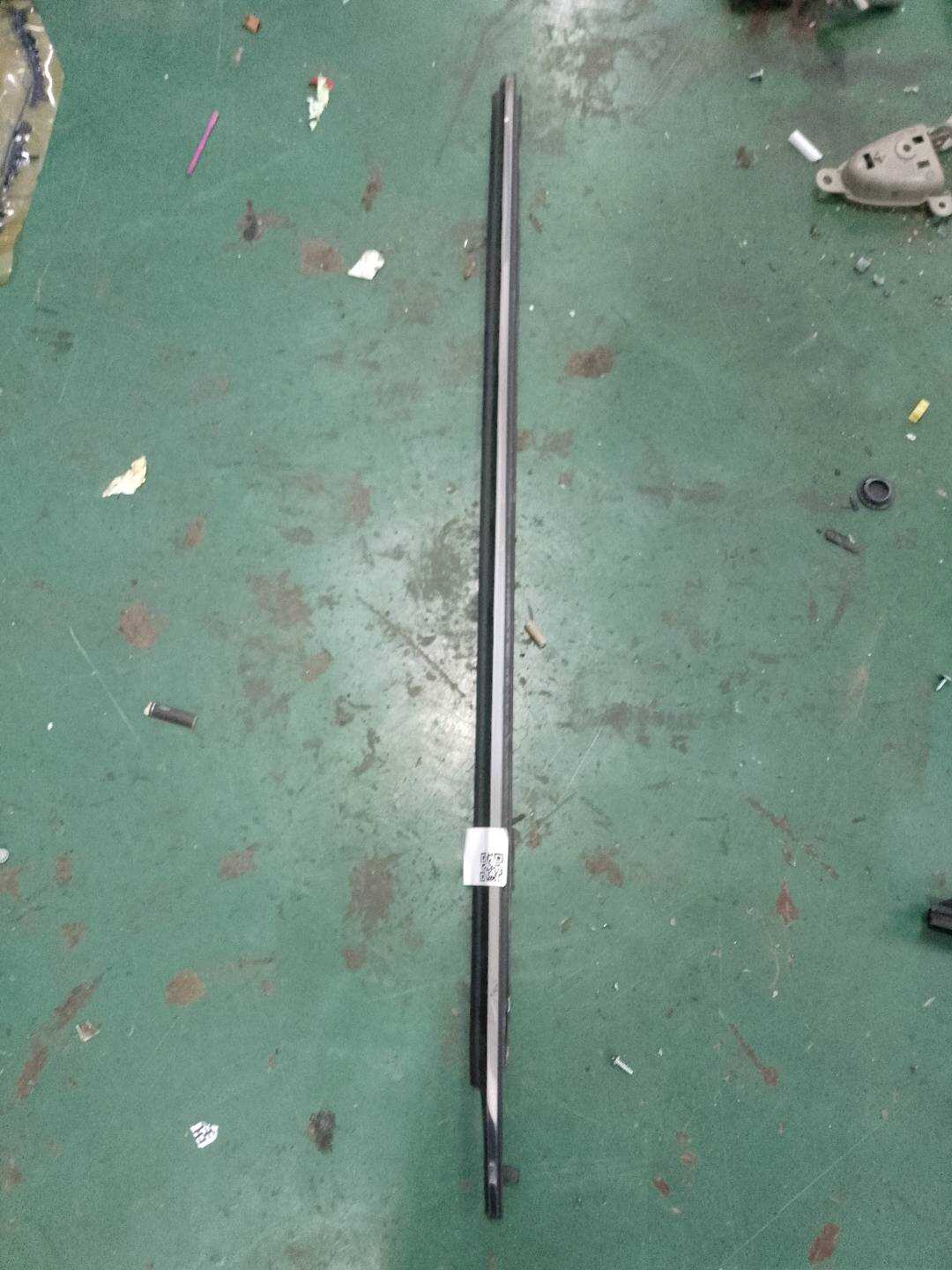 7571002180 前门玻璃压条(右外)