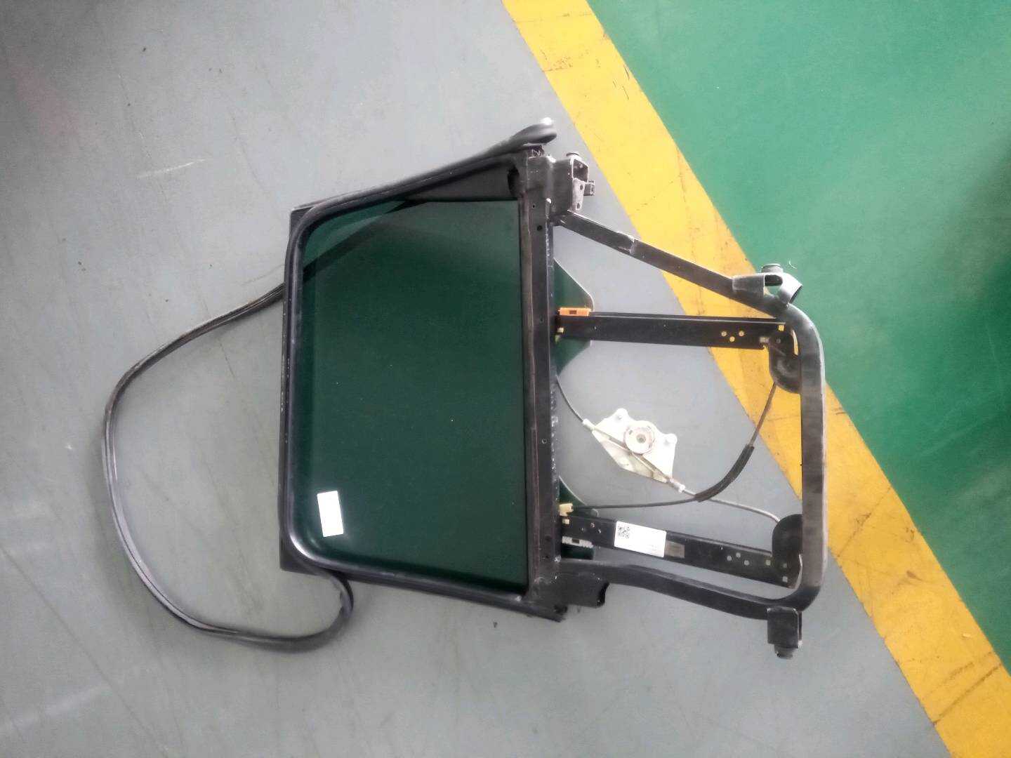 7L0839462D 后门玻璃升降支架(右)
