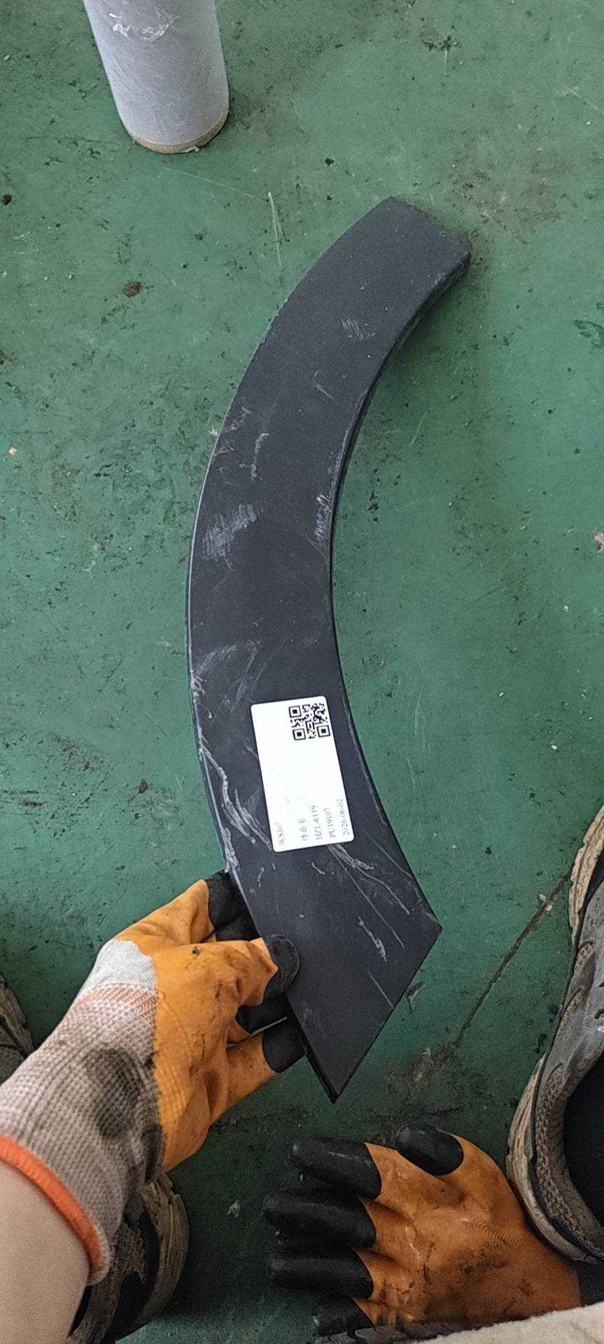 8R0854820A 后轮轮眉(右前)