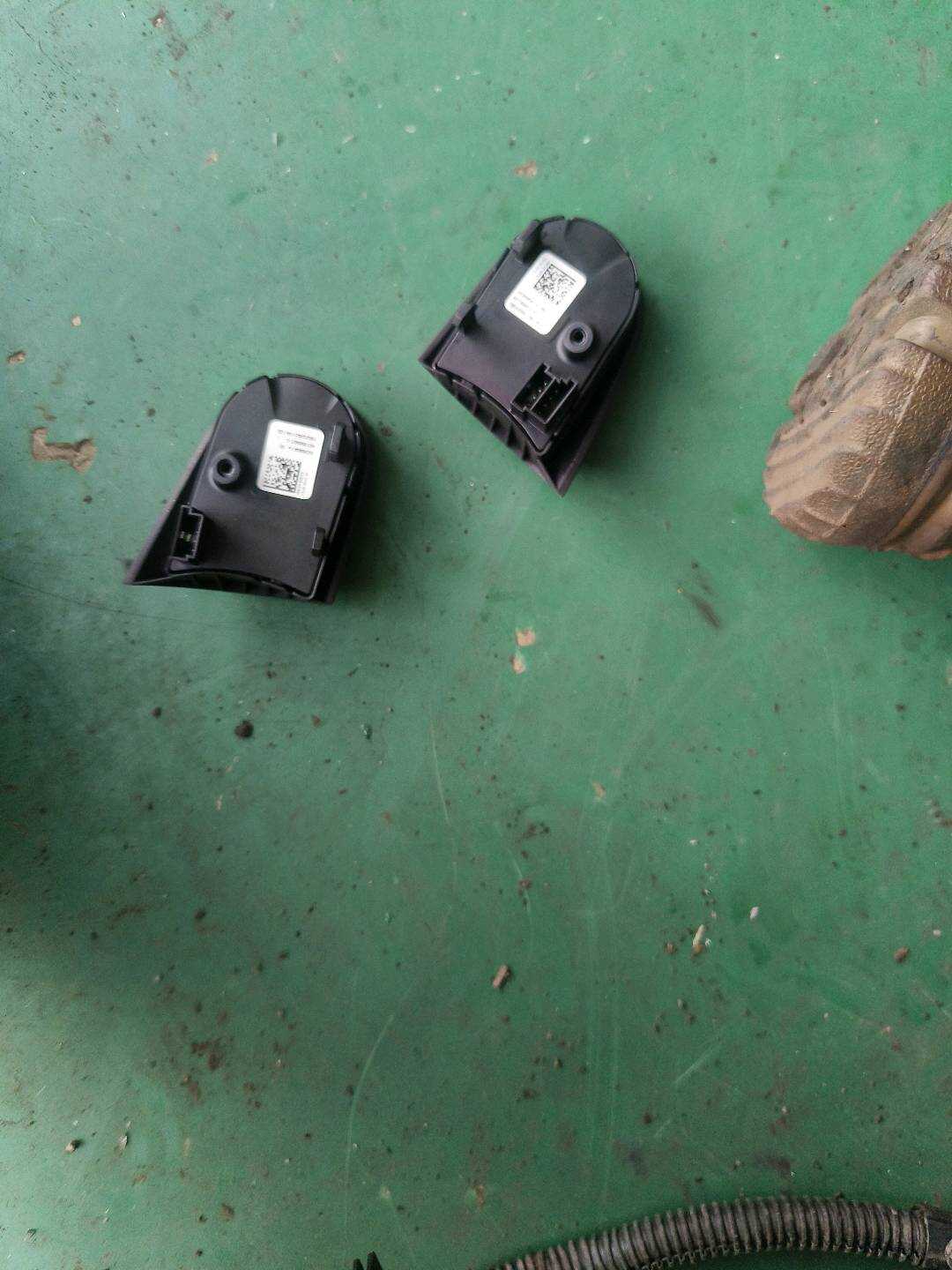 32309226804 方向盘多功能开关