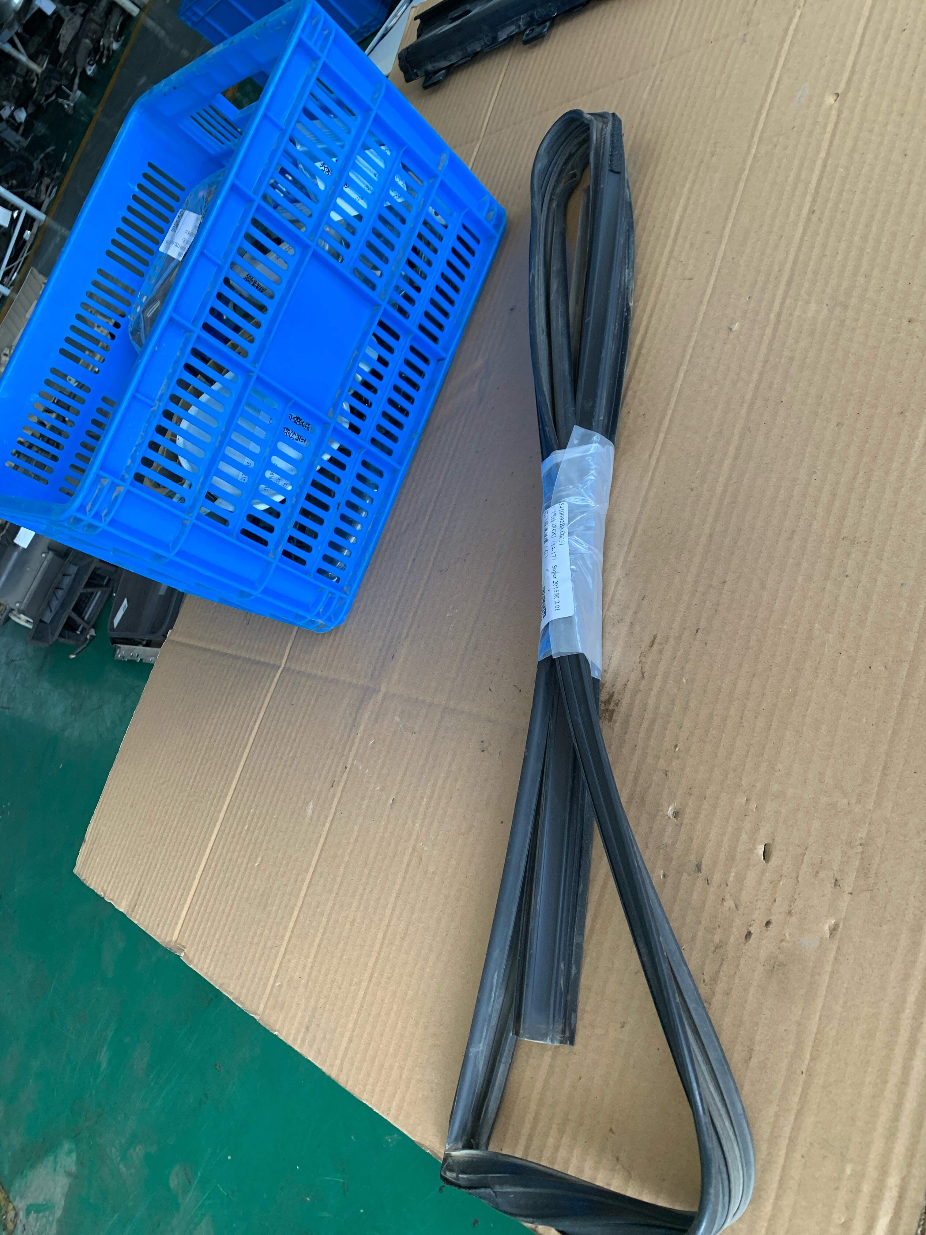 5410092BAD00F1 前门玻璃绒槽(右)