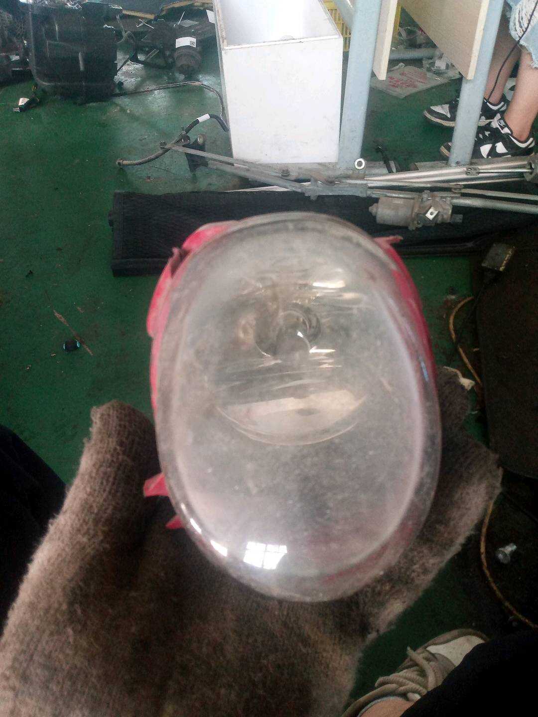 8T0941700 前雾灯（右）