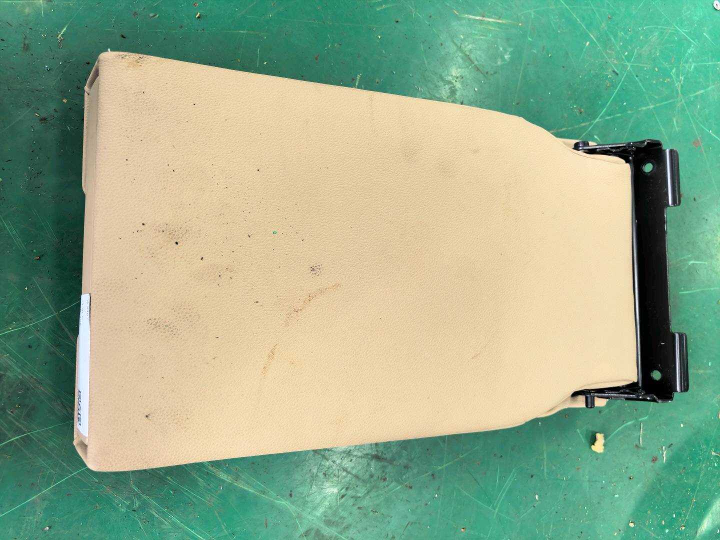 52207157552 后排座椅水杯架