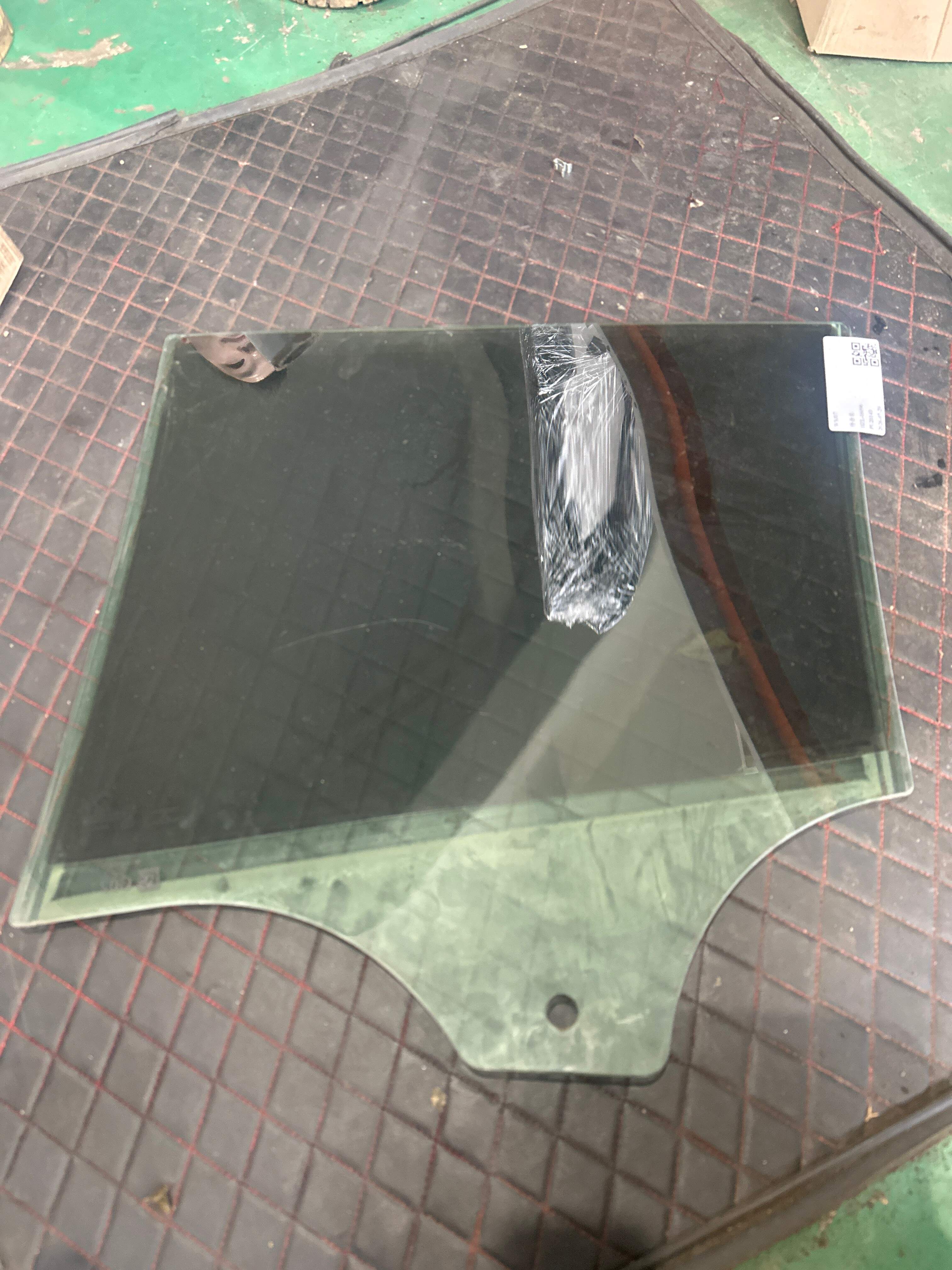 51357417374 后门玻璃(右)