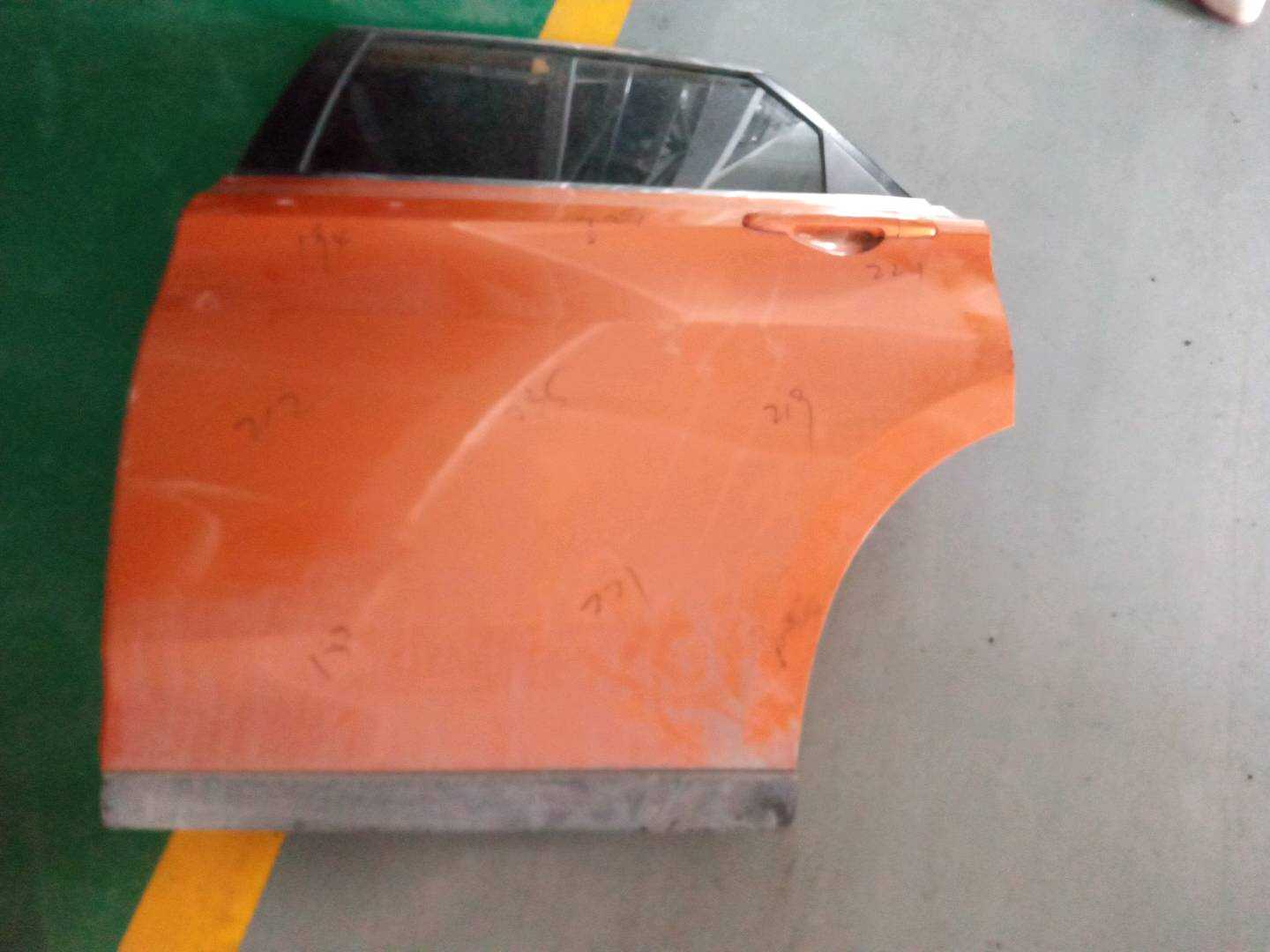 82101KN200 后门壳（左）