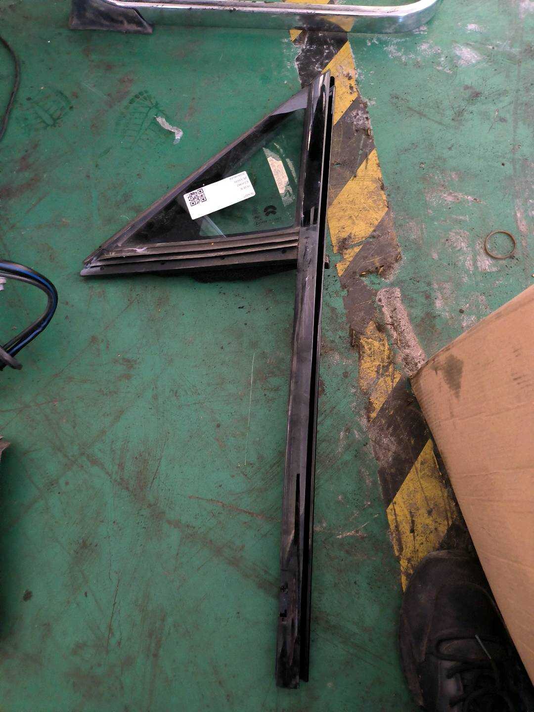 P0060593AL Front Door Quarter Glass Assembly - Left