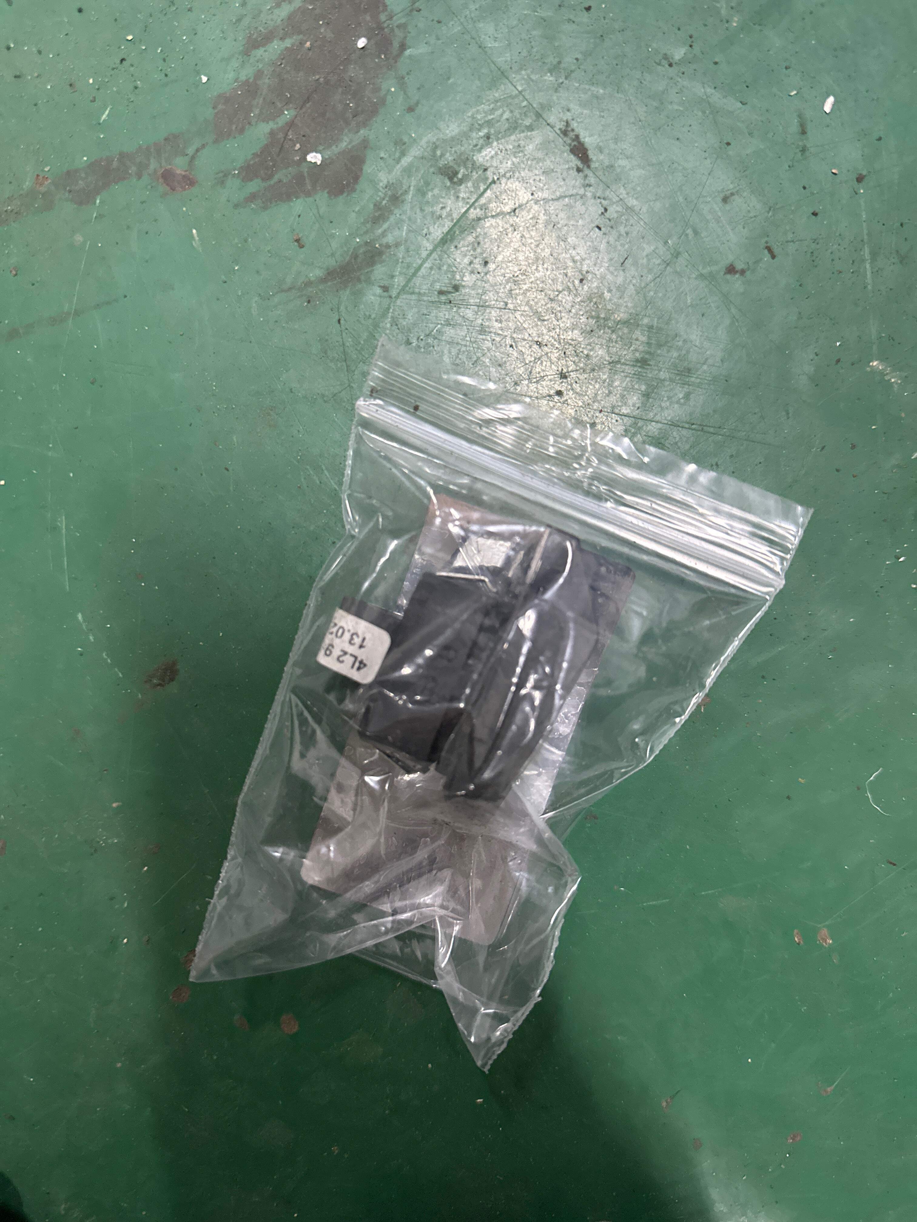4L2962108A 前门锁止开关(右