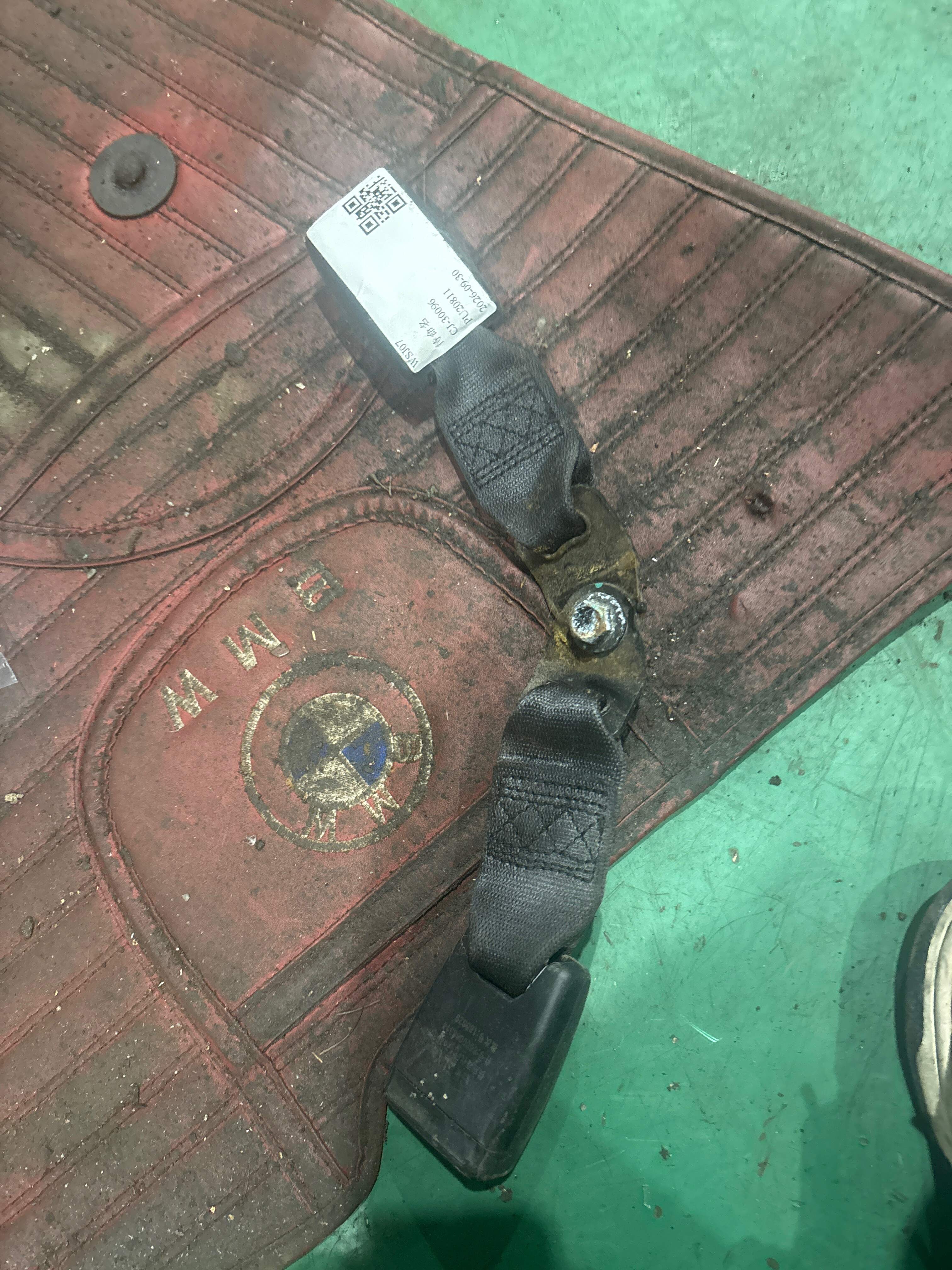 8042019800742 后排中间与右侧安全带锁扣