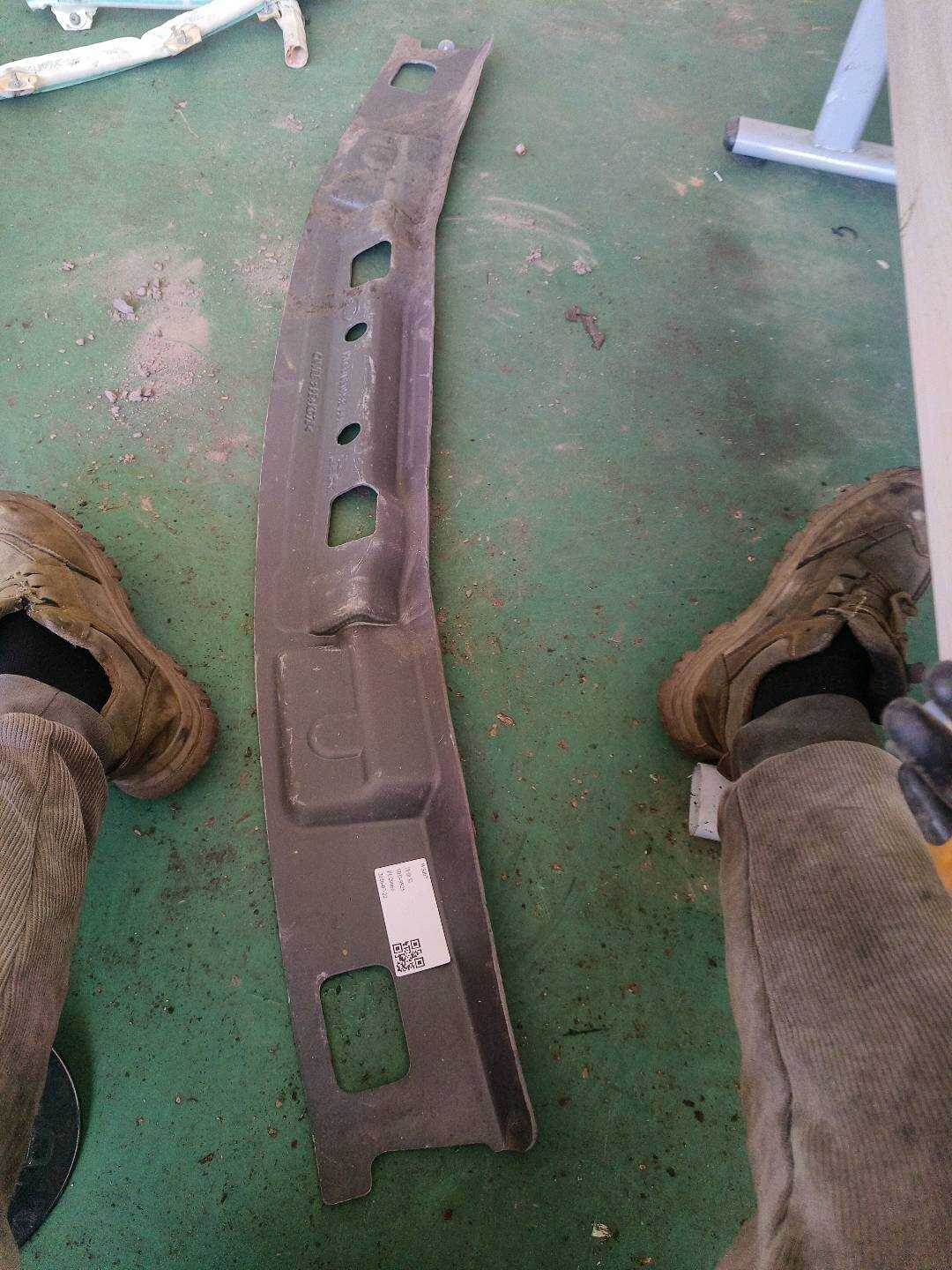 T4A7621 Front Hood Seal Strip, Rear