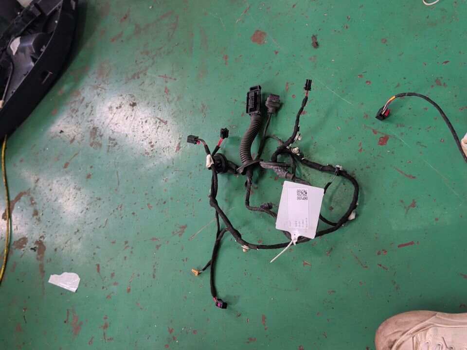 L8R0971688D 后门线束(右)