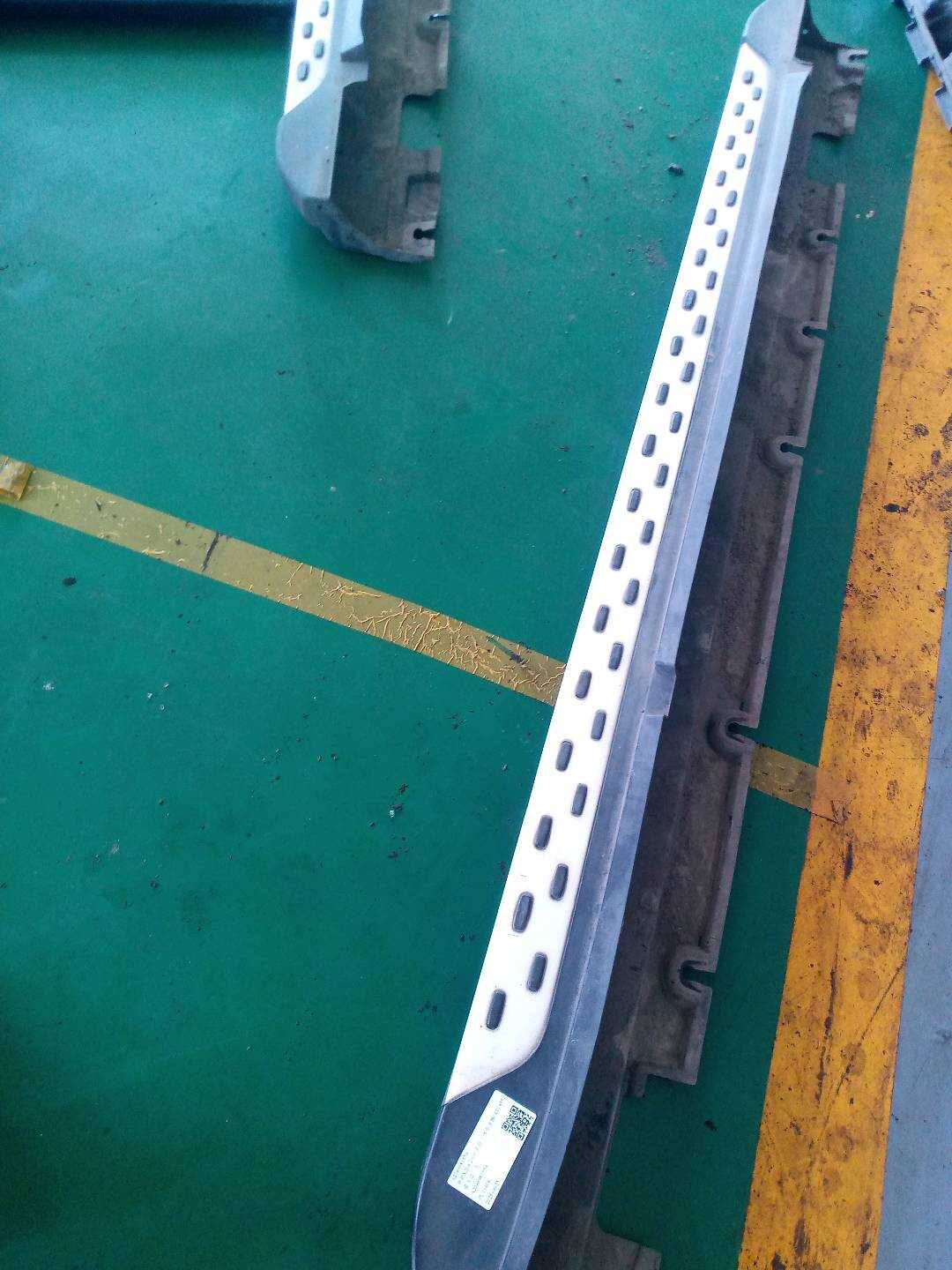 A2046981554 底大边(左)