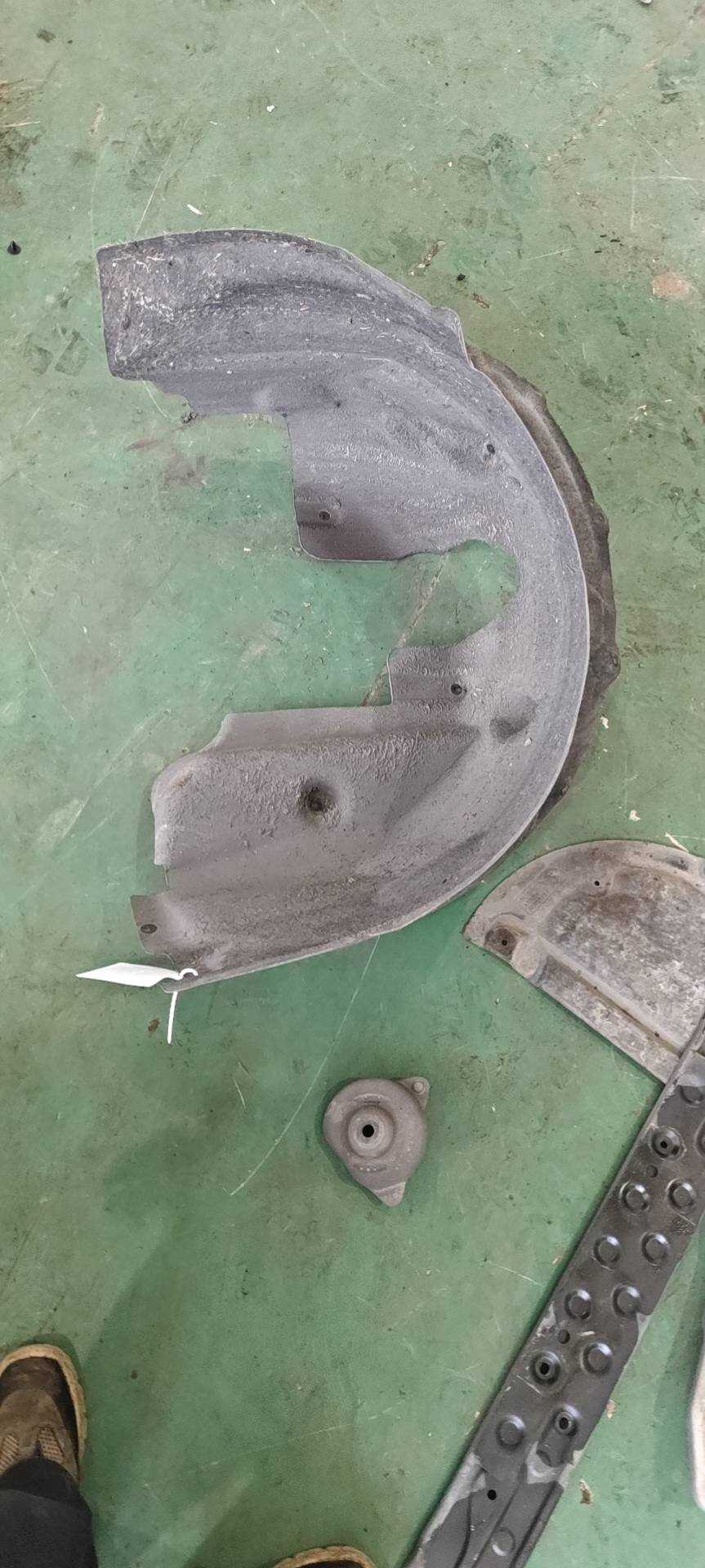 51717224974 后叶子板内衬(右)