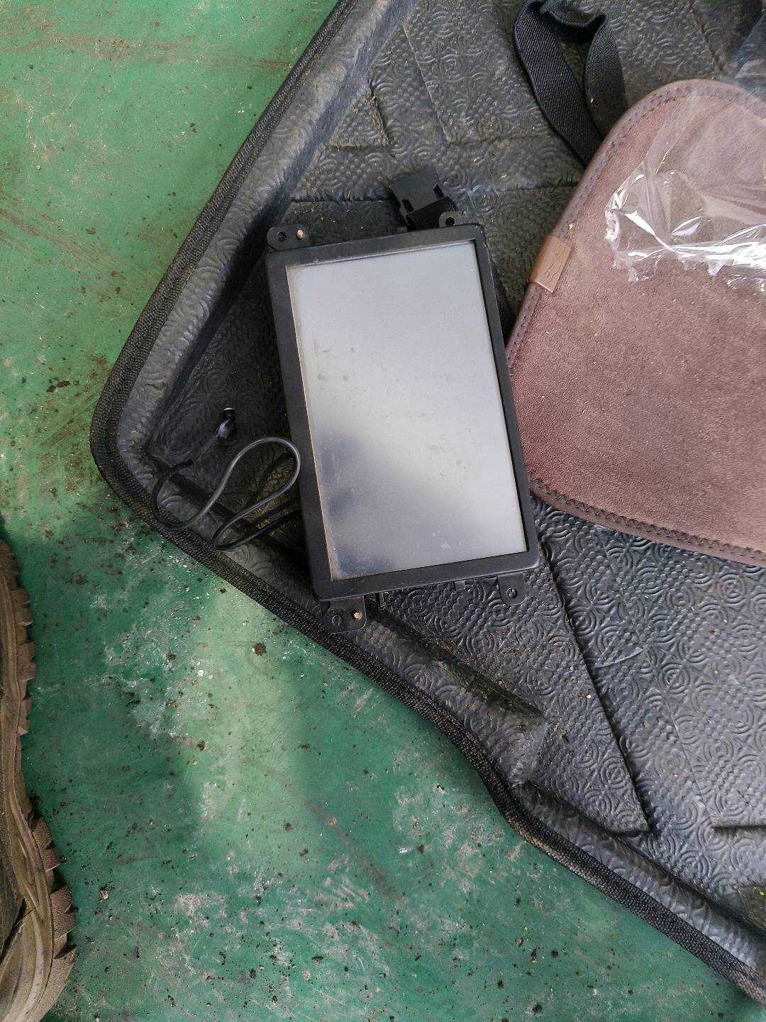 L8T0919603G 仪表台中央显示器