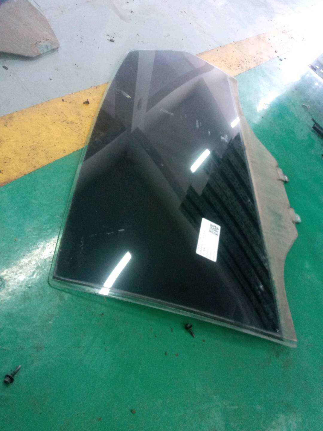 26252070 Rear Door Glass, Left