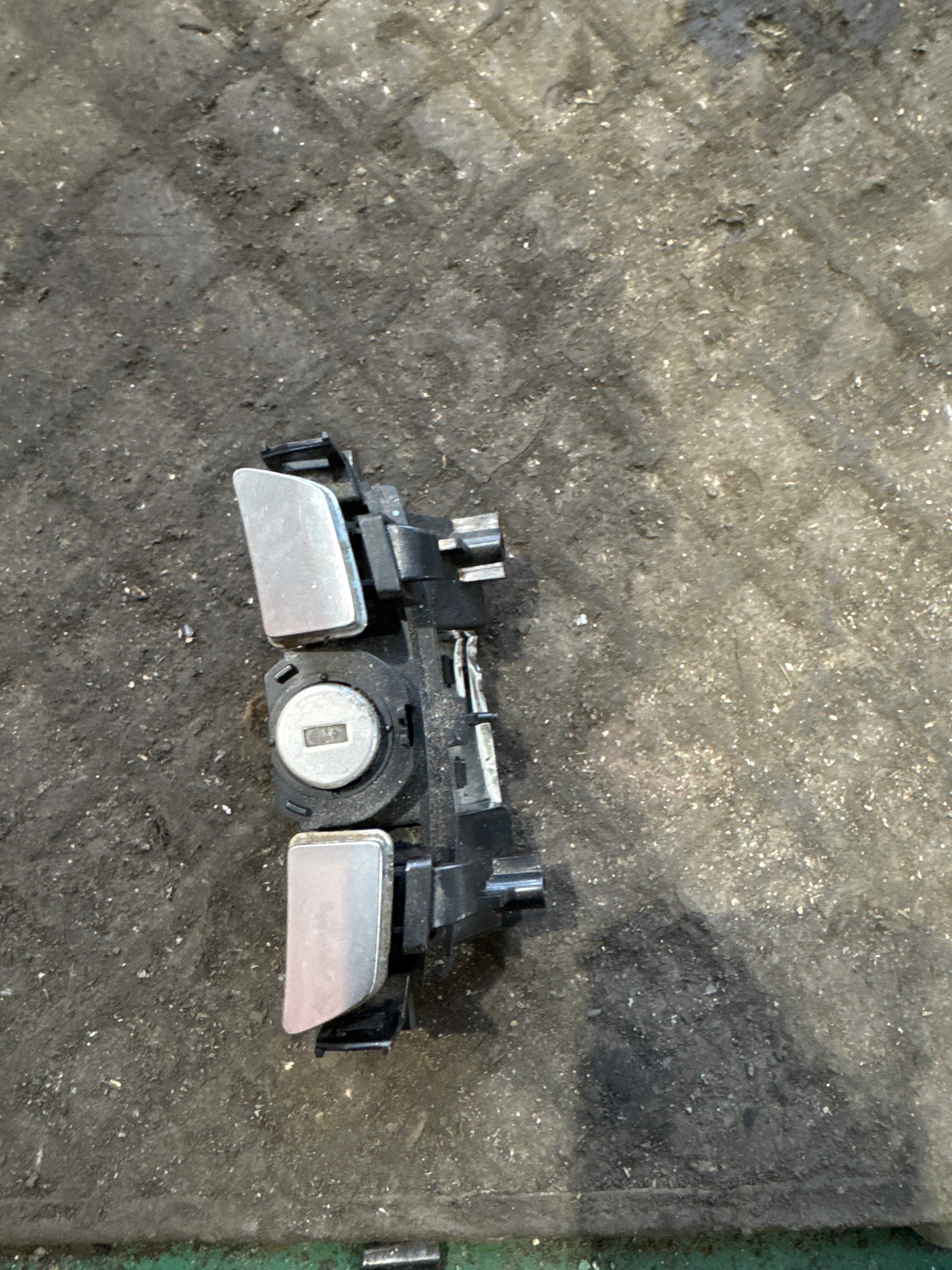 51169142175 Lock Piece