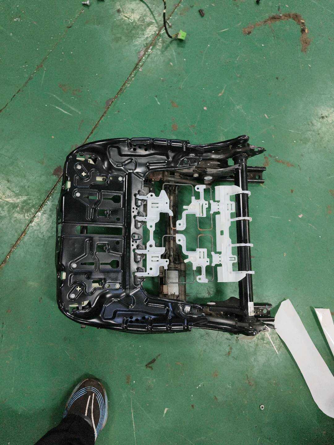 52107363143 Driver Seat Base Frame