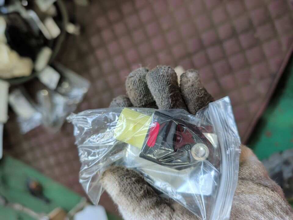 8983148030 侧气囊传感器（右）
