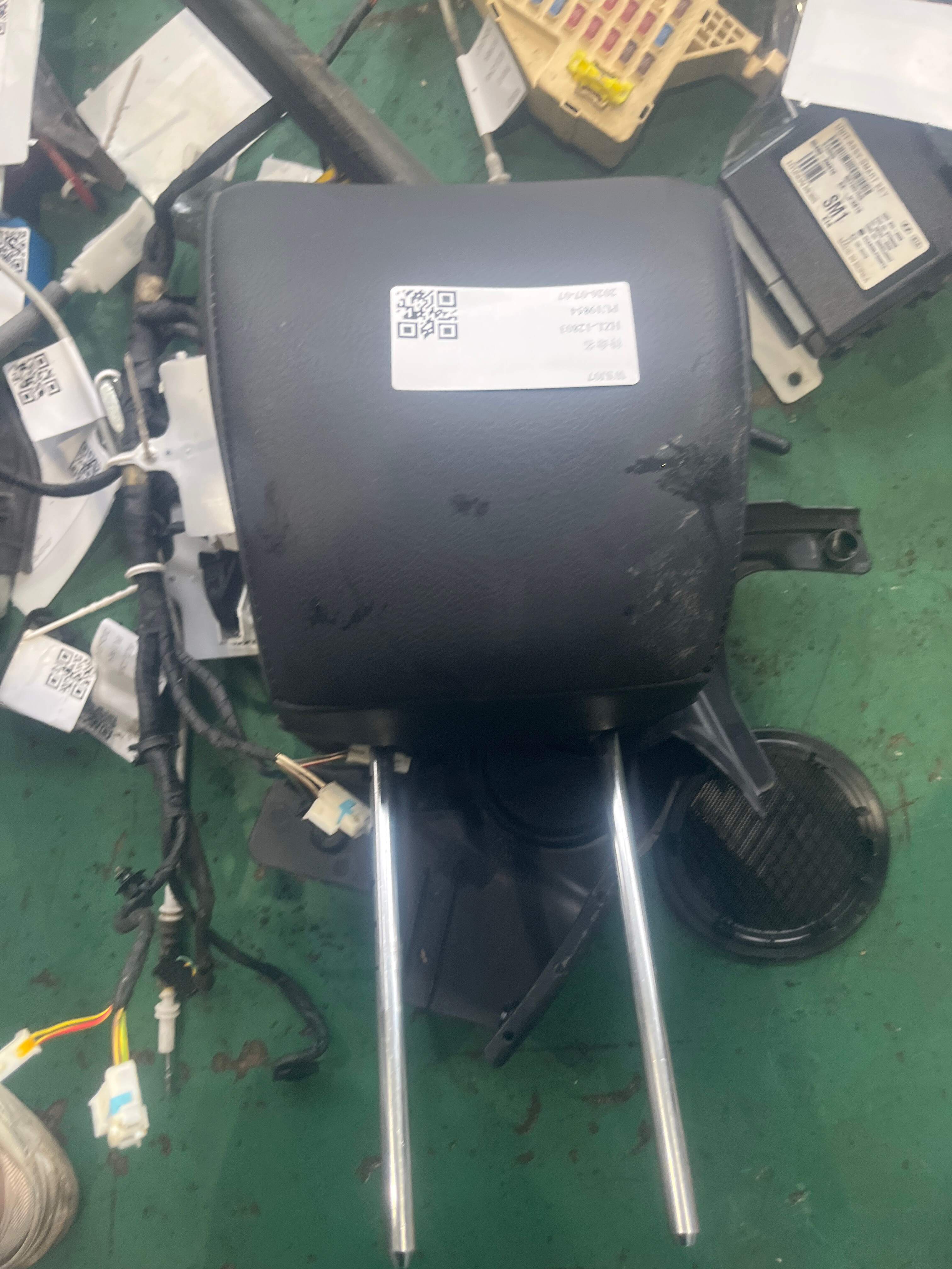 887002M760MAD 副驾驶员座椅头枕