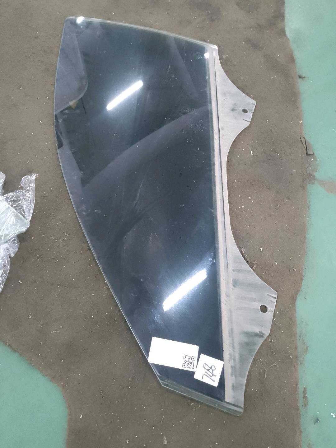 L8WD845201 Front Door Glass, Left