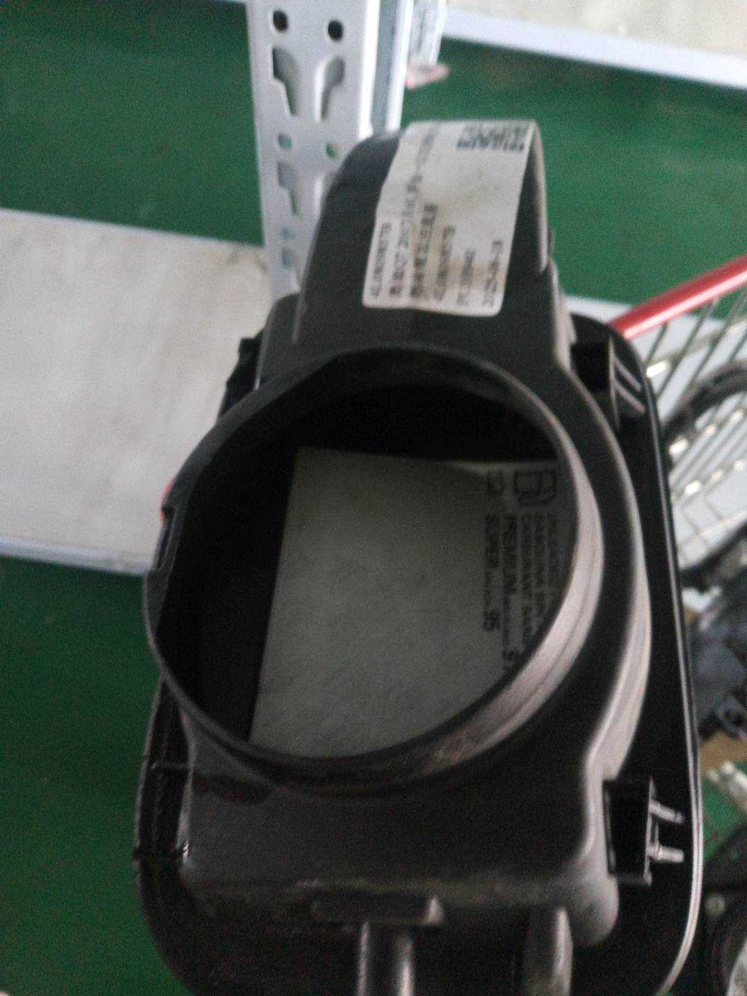 4L0809857B 燃油箱加注底座