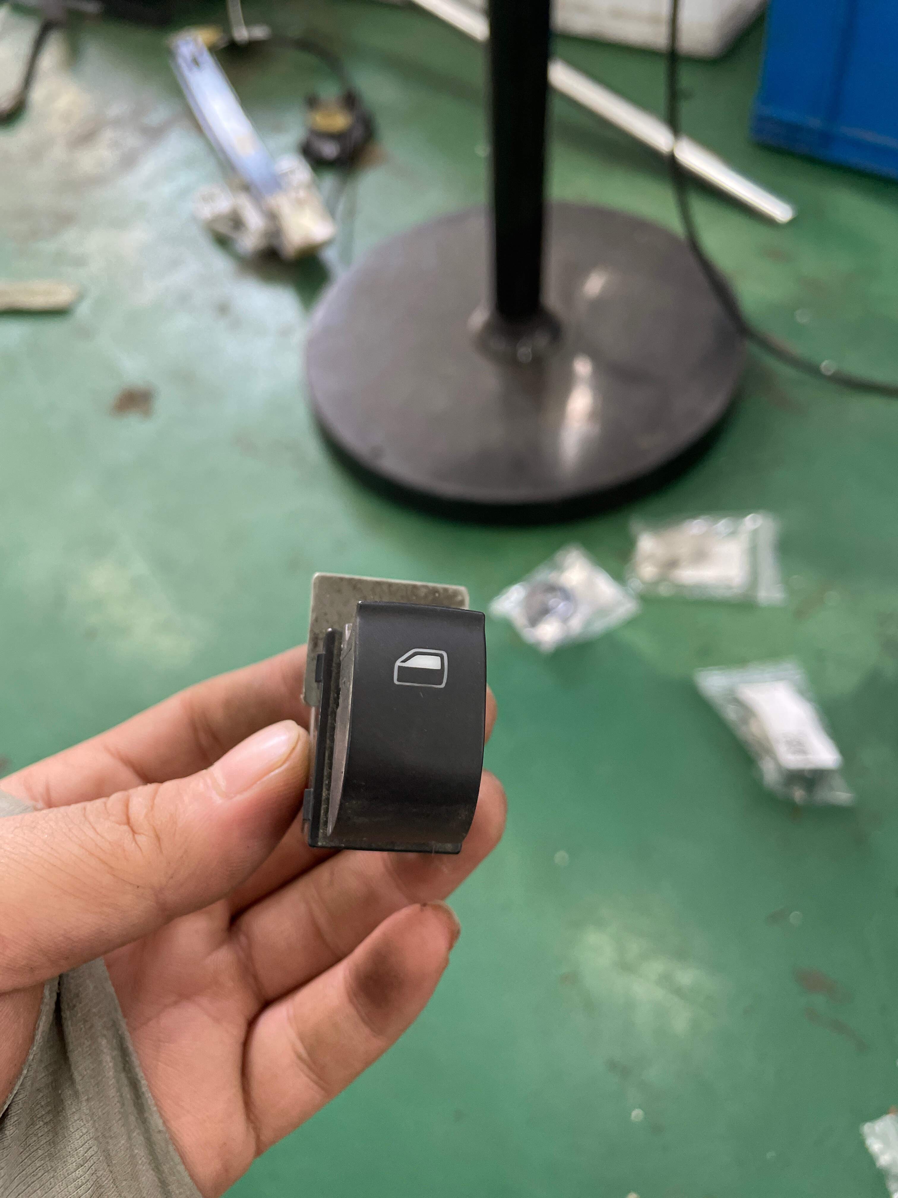 4B0959855A 后门玻璃升降开关(右)