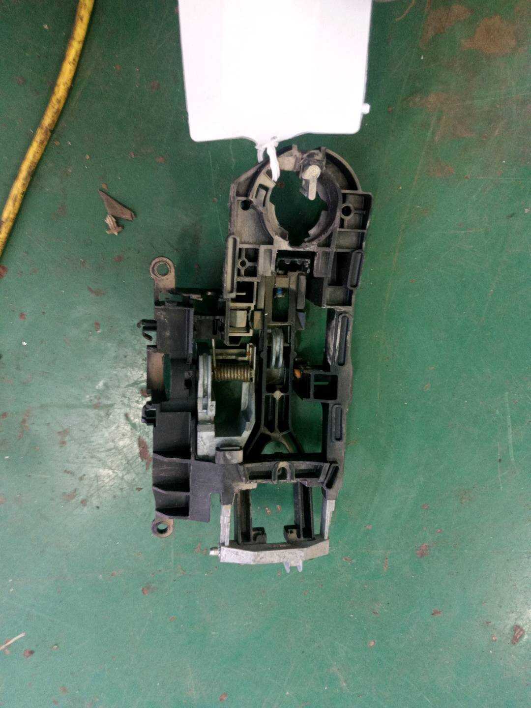 51217175732 前门外拉手固定框(右)