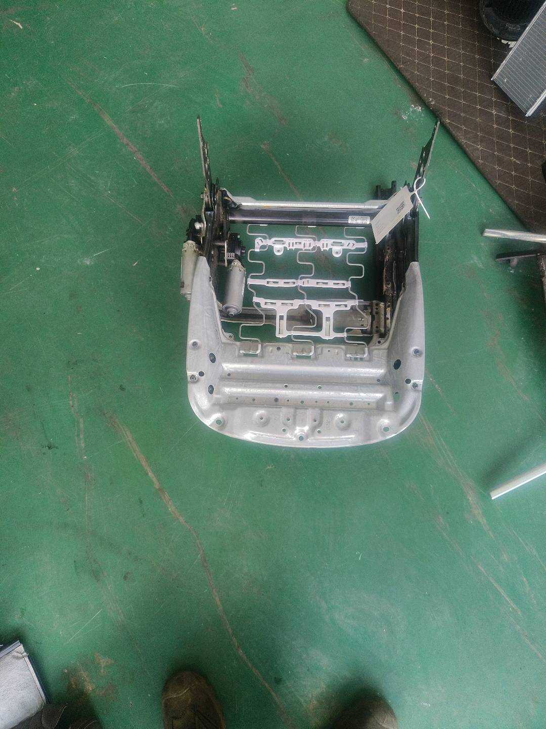 52107240118 副驾驶员座椅底座骨架