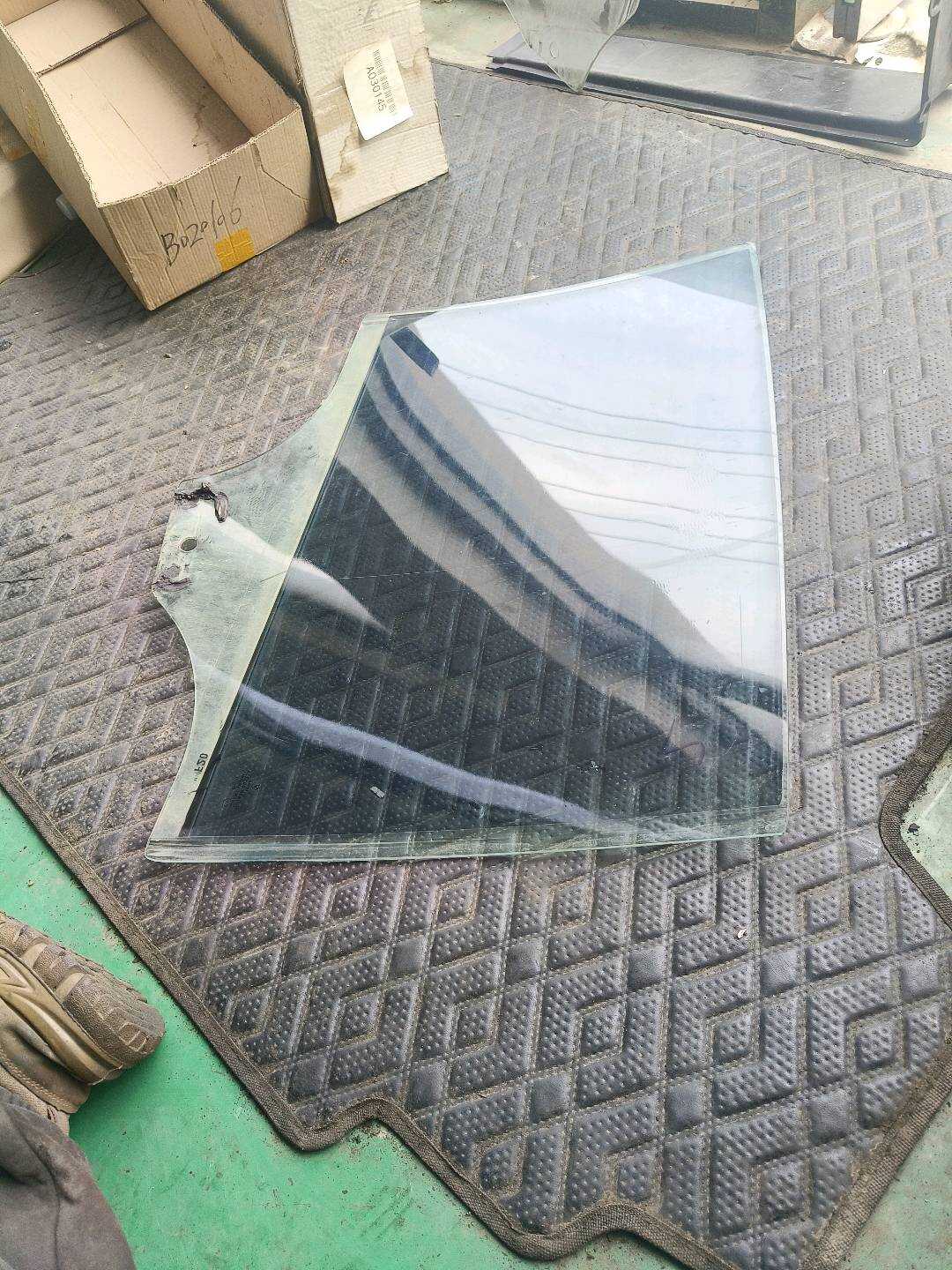 51357242557 后门玻璃(左)