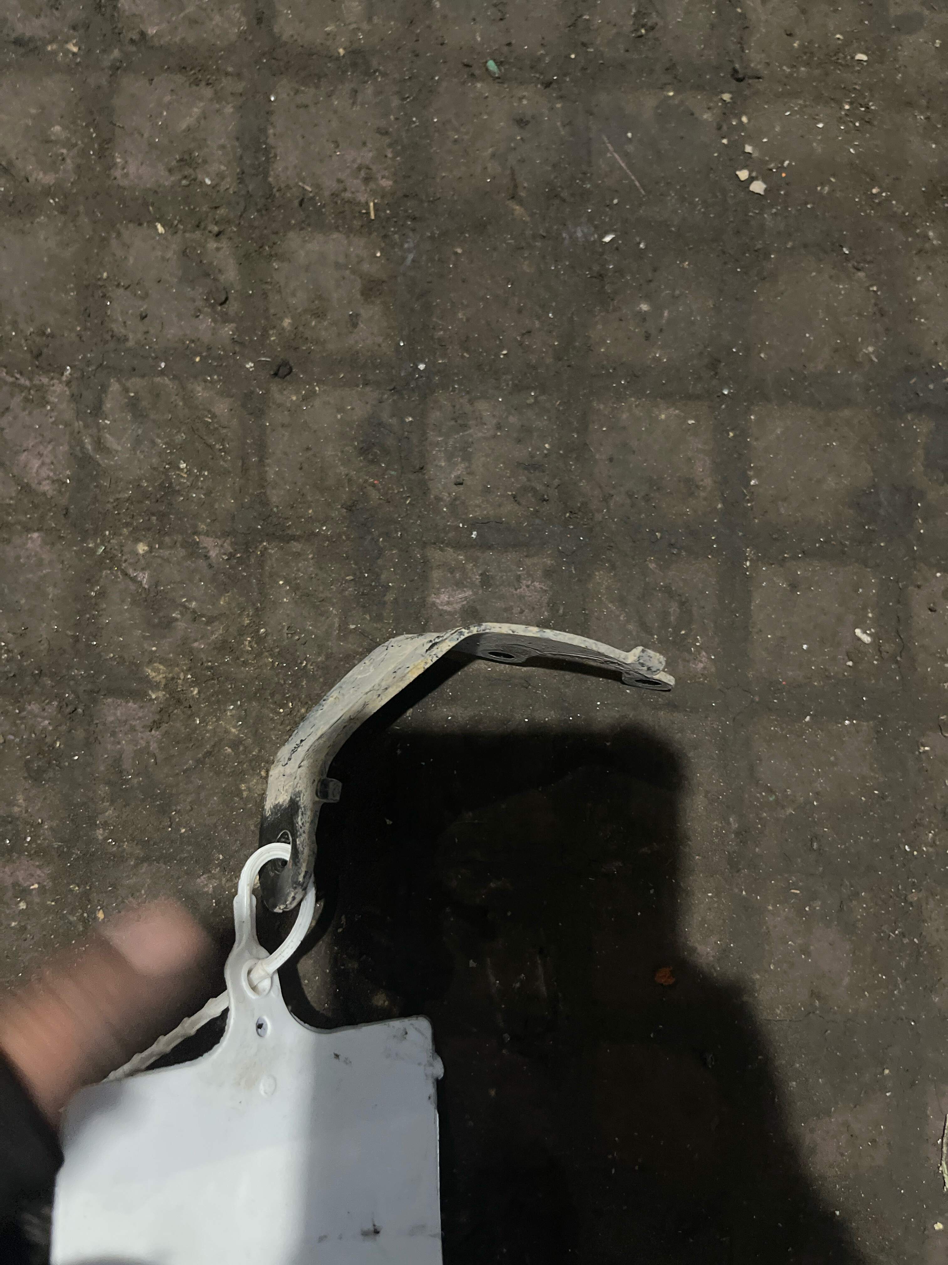 37146773139 车身高度传感器支架(前)