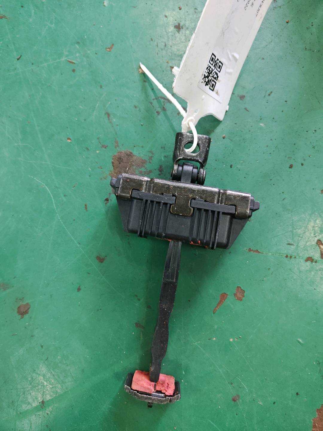 51227176805 后门限位器(右)