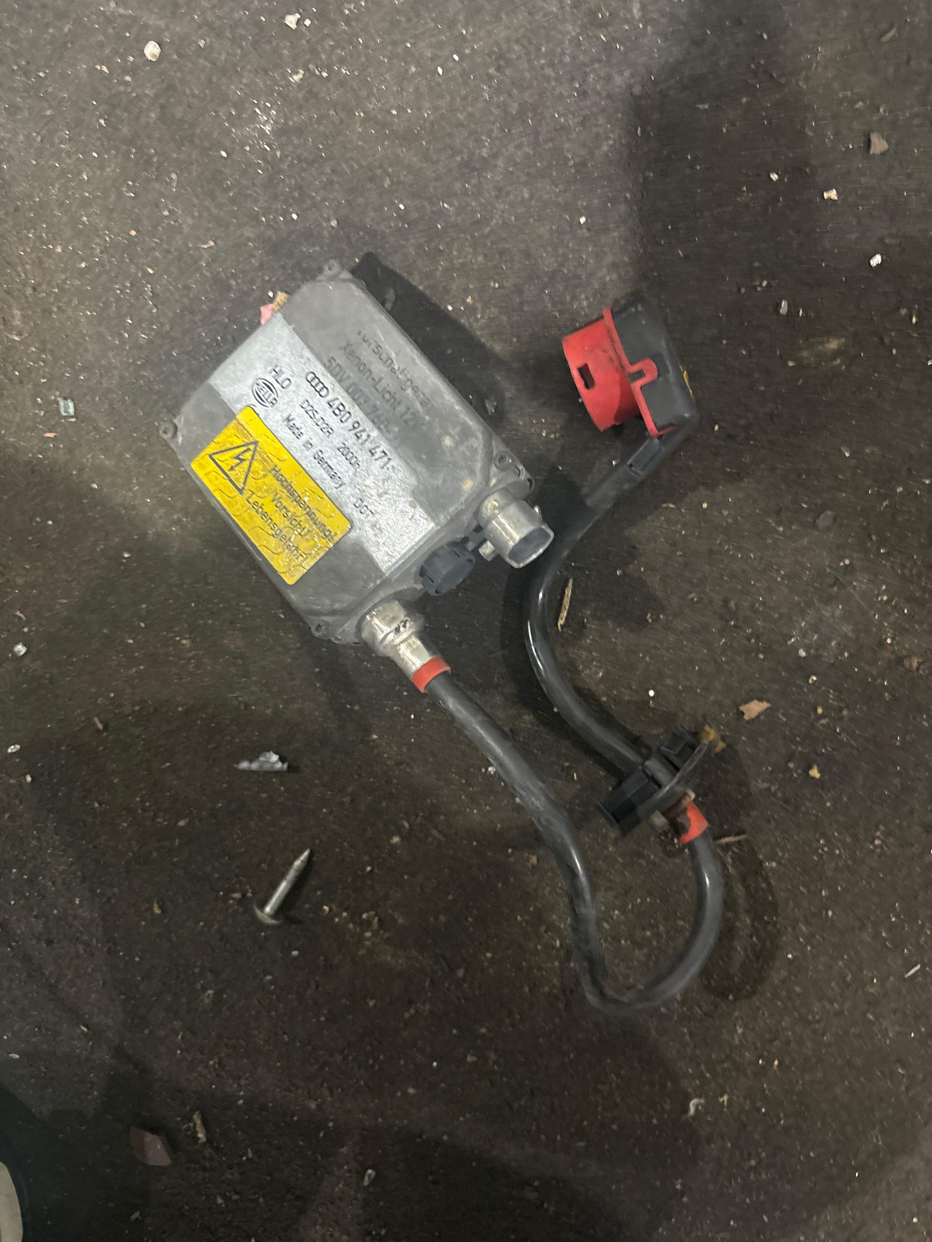 4B0941471C 前氙气大灯点火模块(左)
