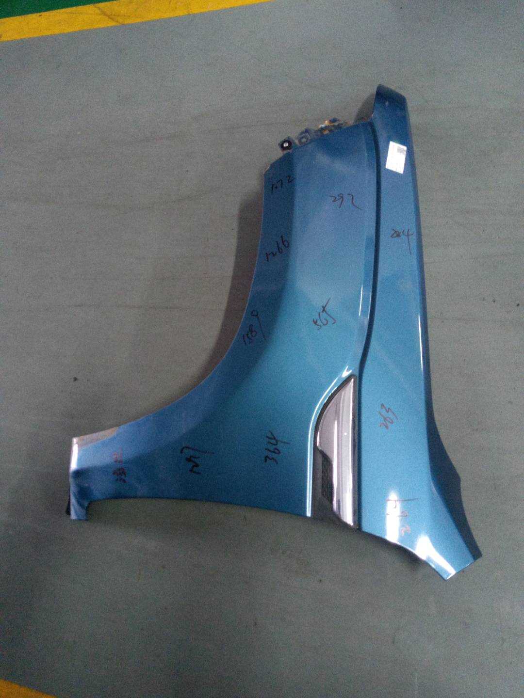 8403011304002 Front Fender, Left