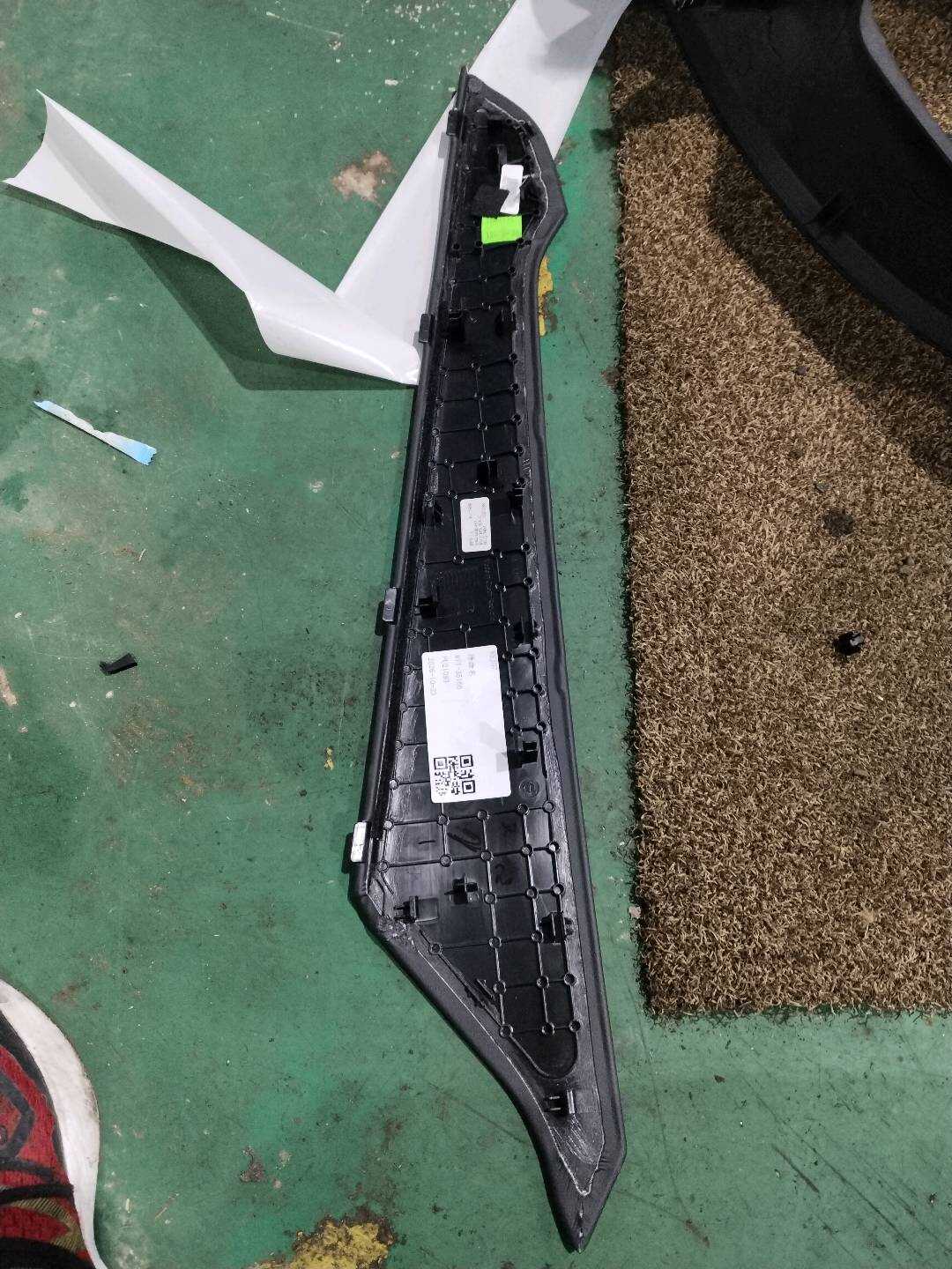 8W1863306C Center Console Trim Panel, Right