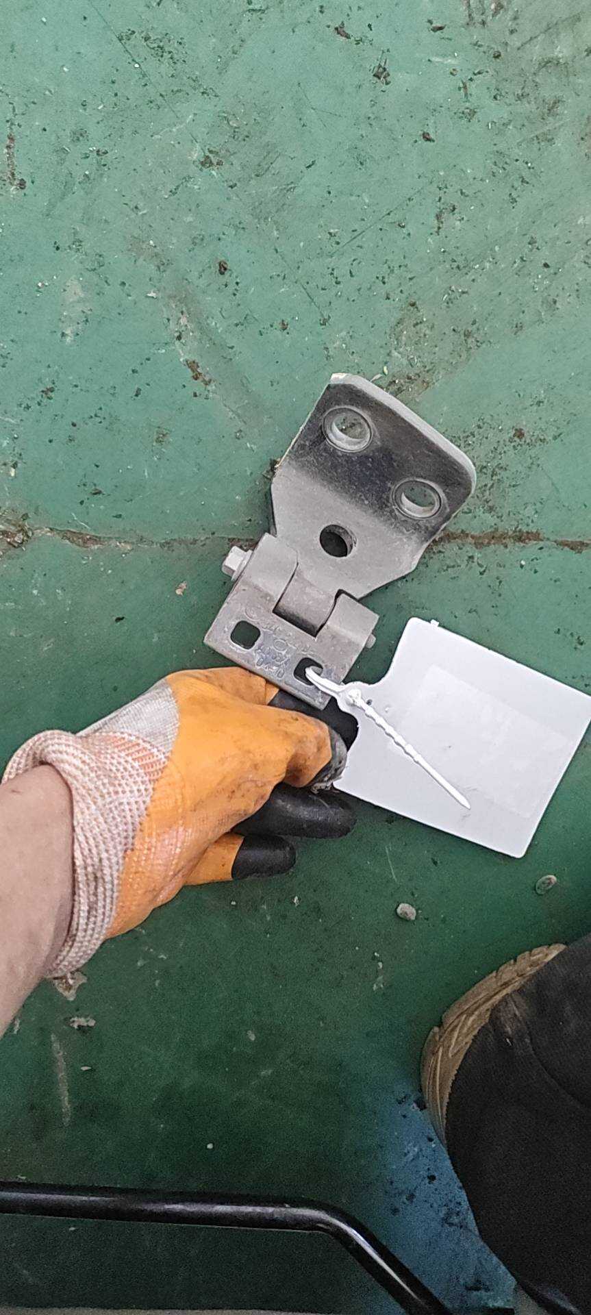 41003422372 Front Door Hinge (Lower Right)