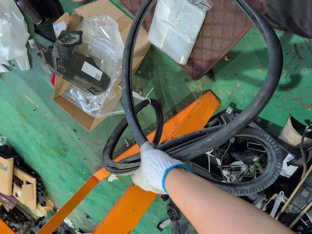 97053626601 后门车身密封胶条(右)