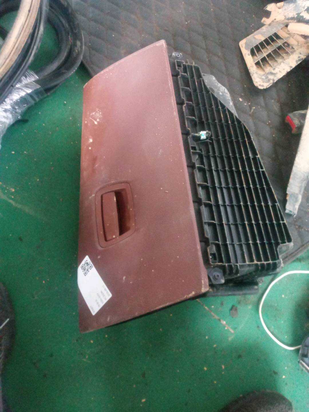 51169205980 仪表台杂物箱