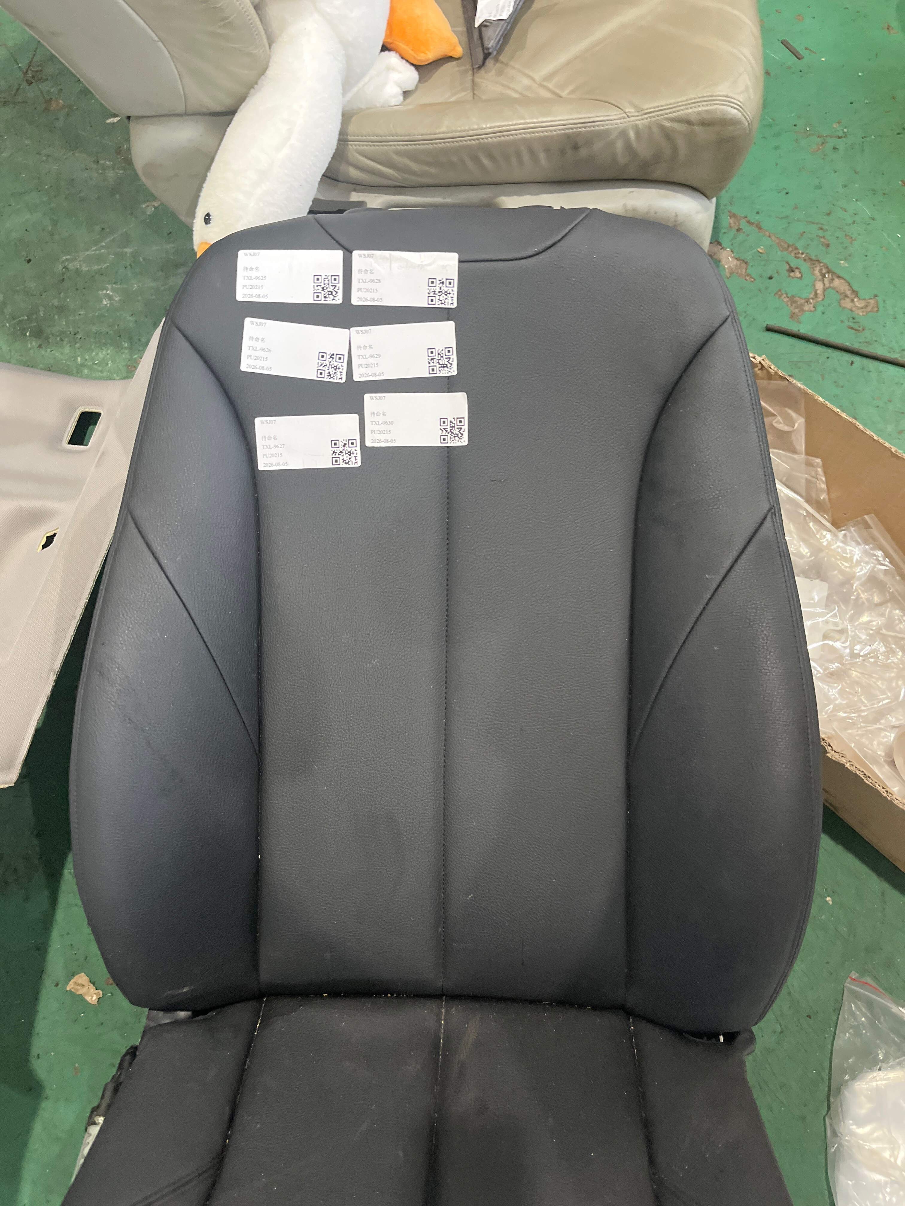 52107308728 副驾驶员座椅靠背面罩