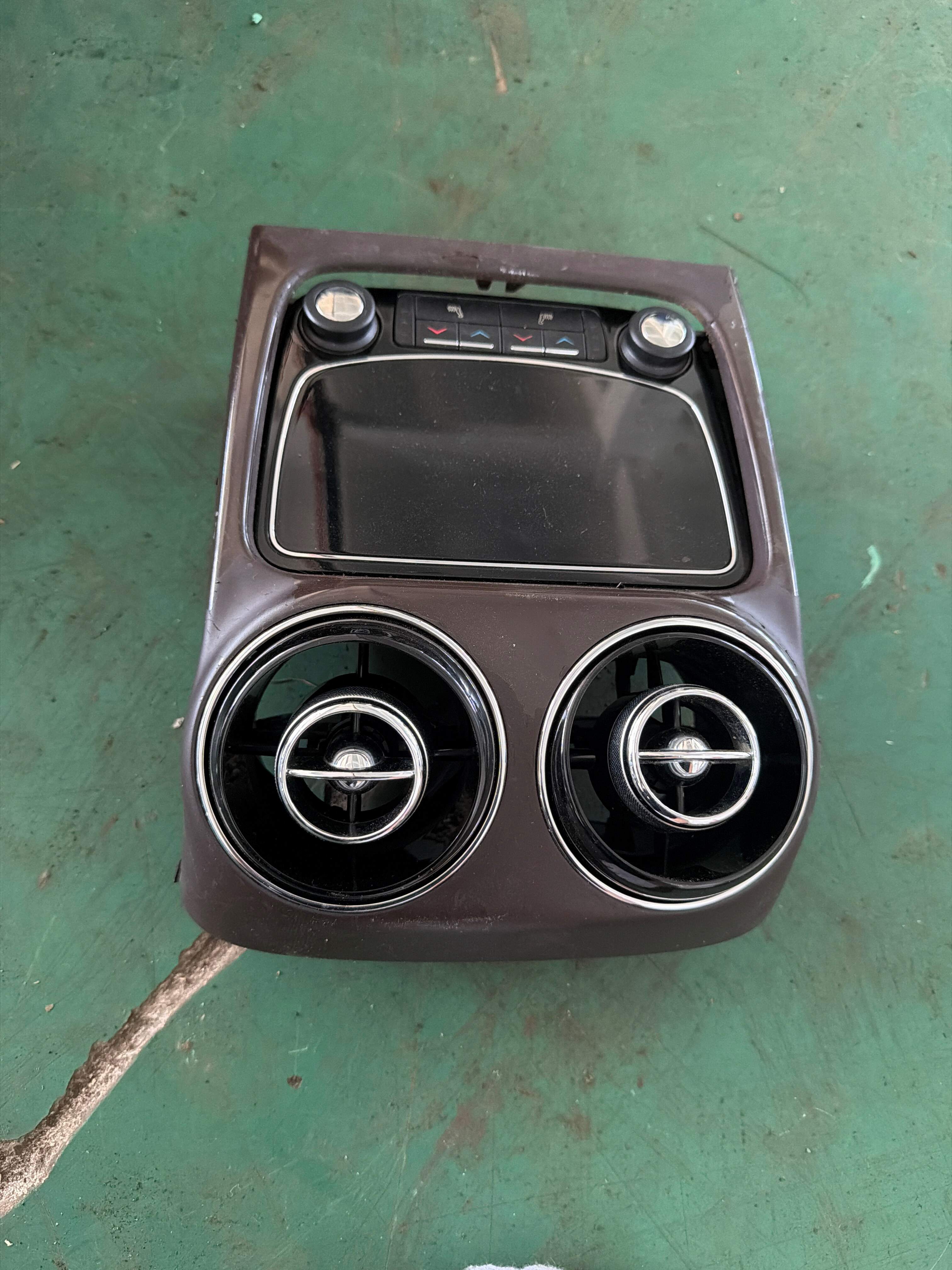 C2D16632 A/C Controller, Rear
