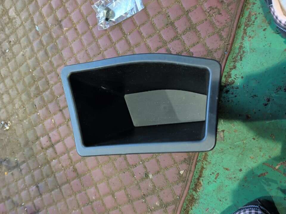 51477296065 存物盒 行李箱 右