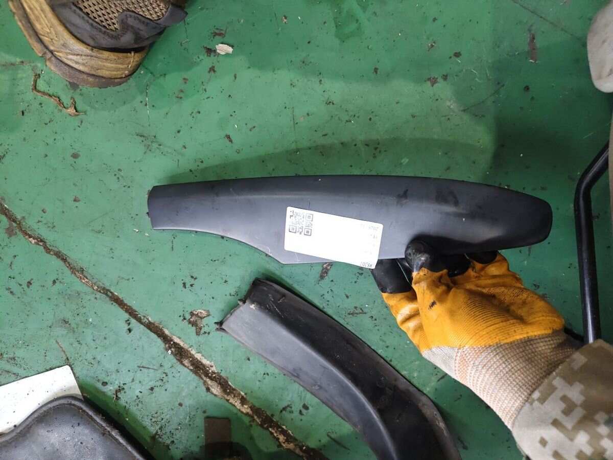 1K9860149 护盖板车顶行李架基架左后