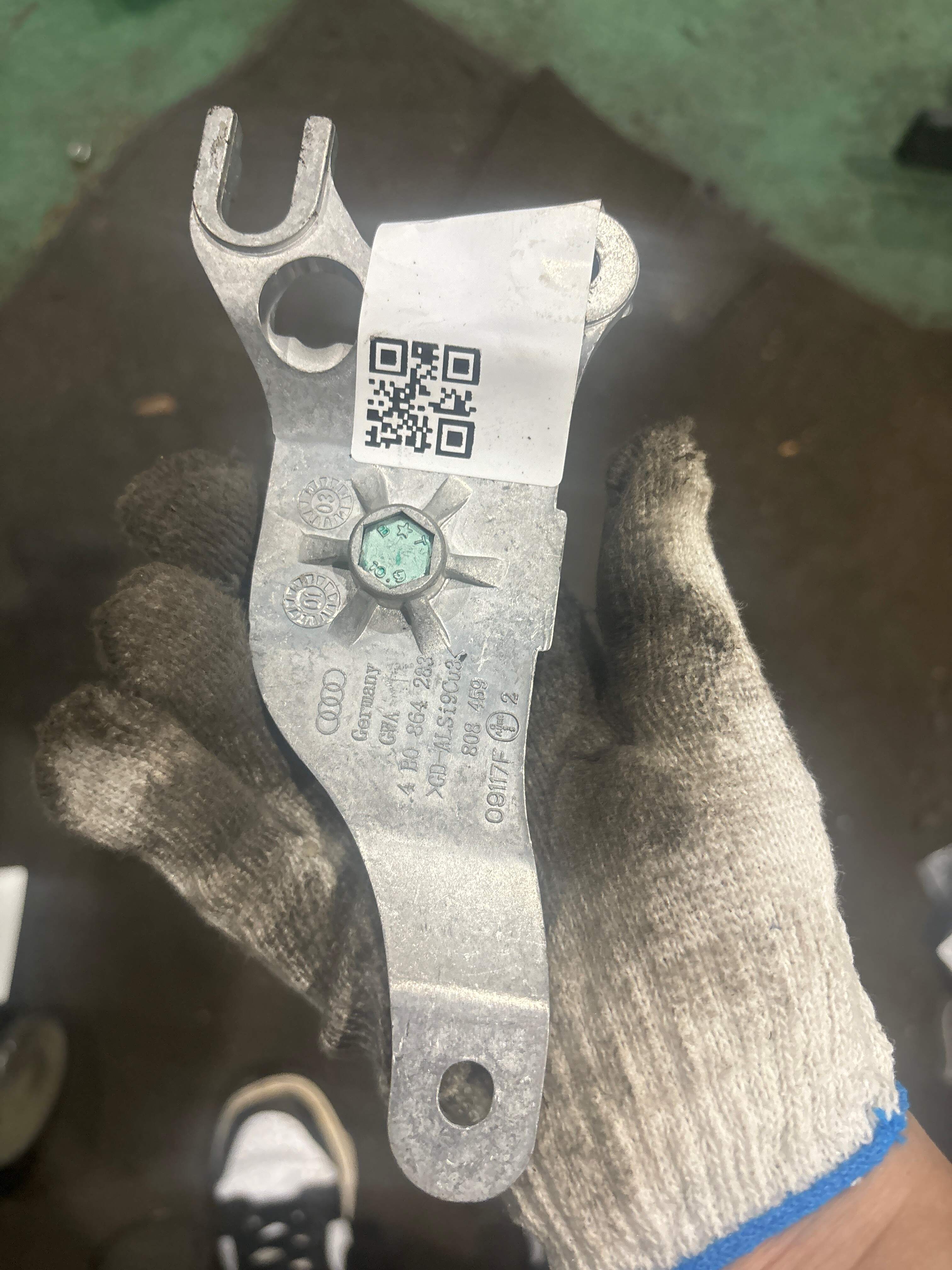 4B0864283 Mounting Base