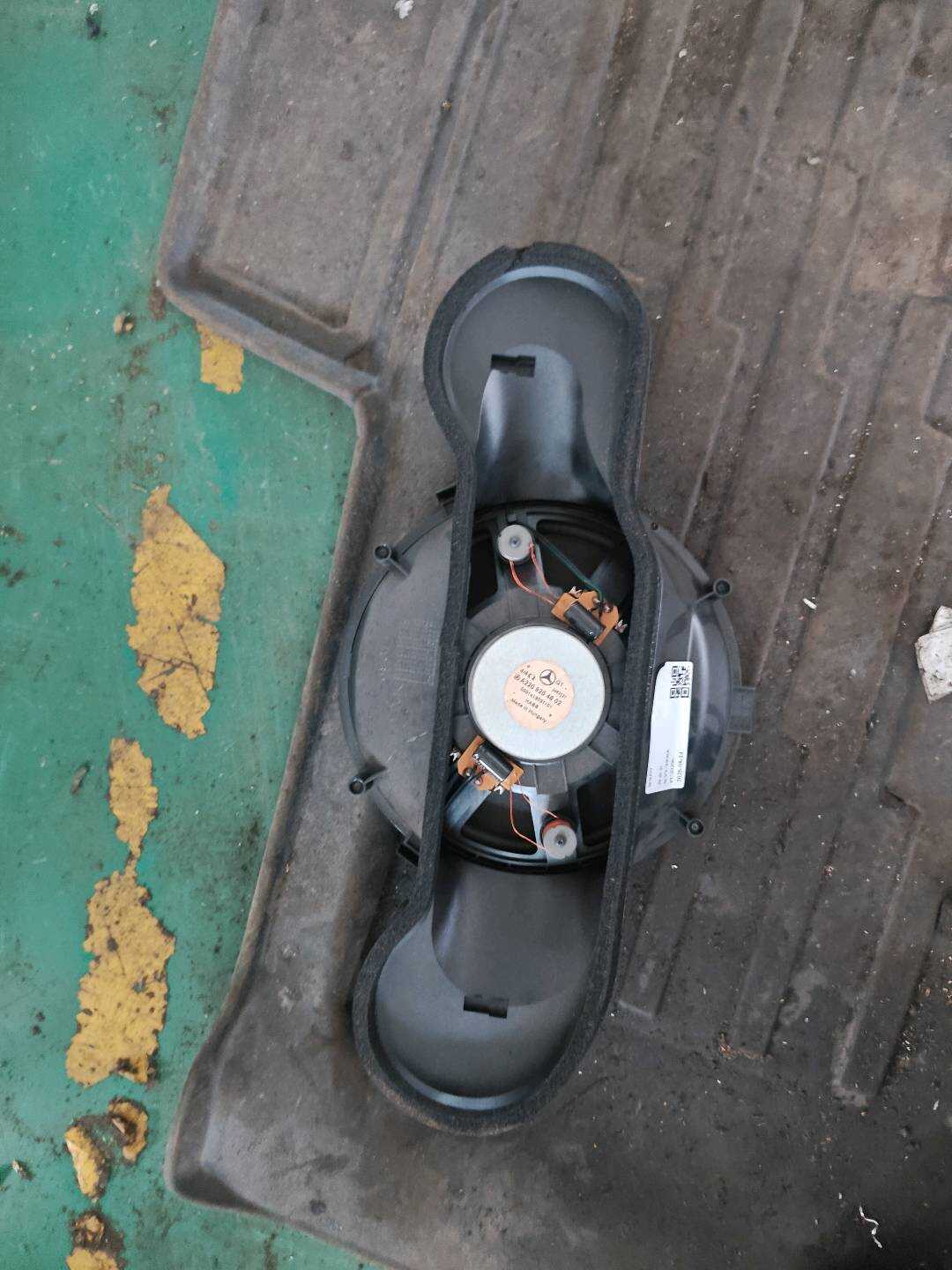A2208204802 后窗台饰板扬声器(中)