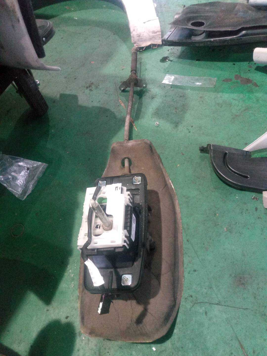 4F1713105E 换档机构总成