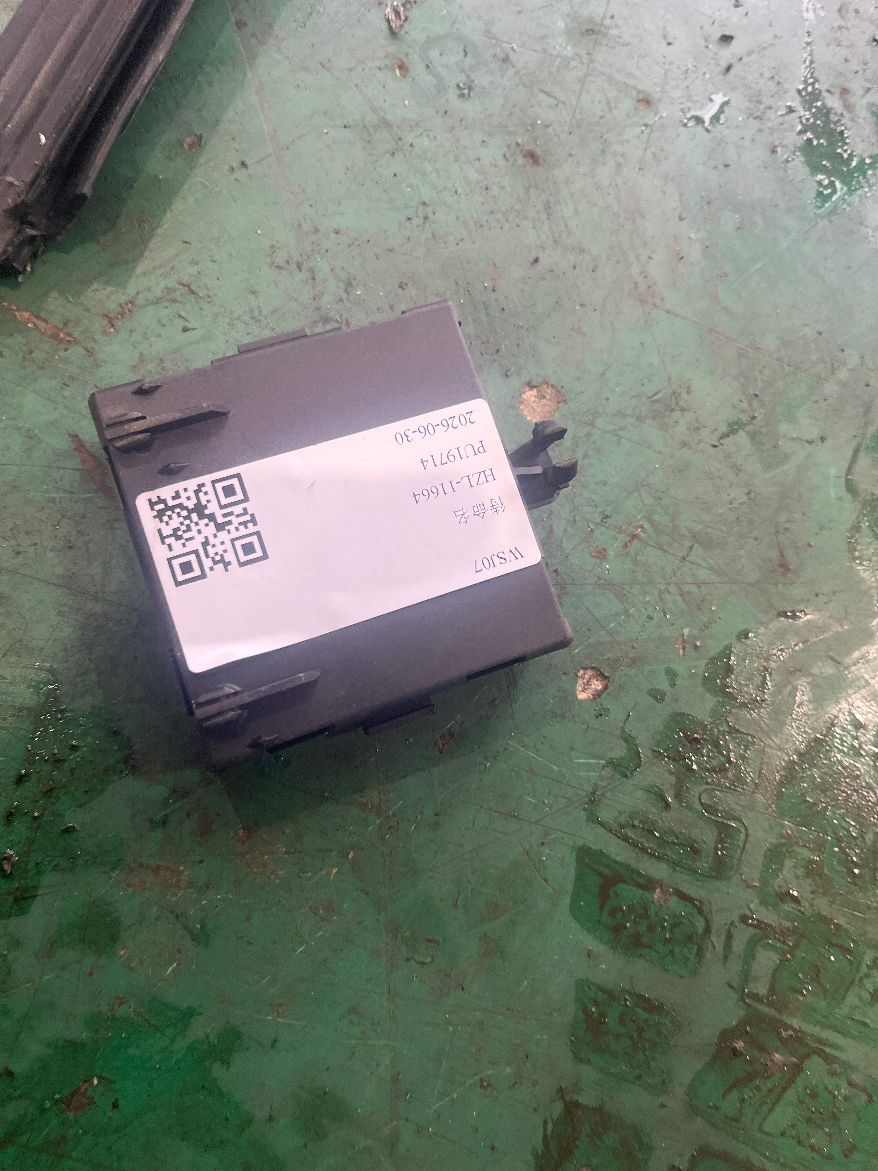 A1669006207 后车门控制单元（左）