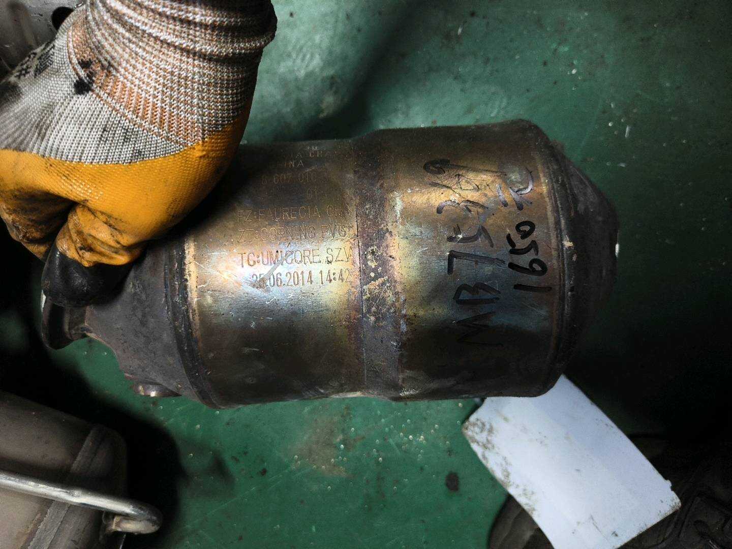 18328607016 三元催化器